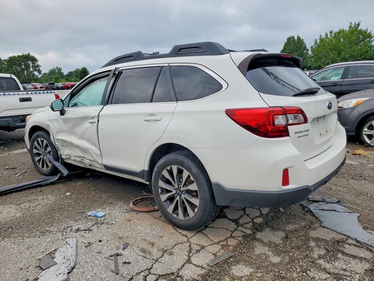 2015 Subaru Outback 2.5i Limited White vin: 4S4BSBLC3F3281198