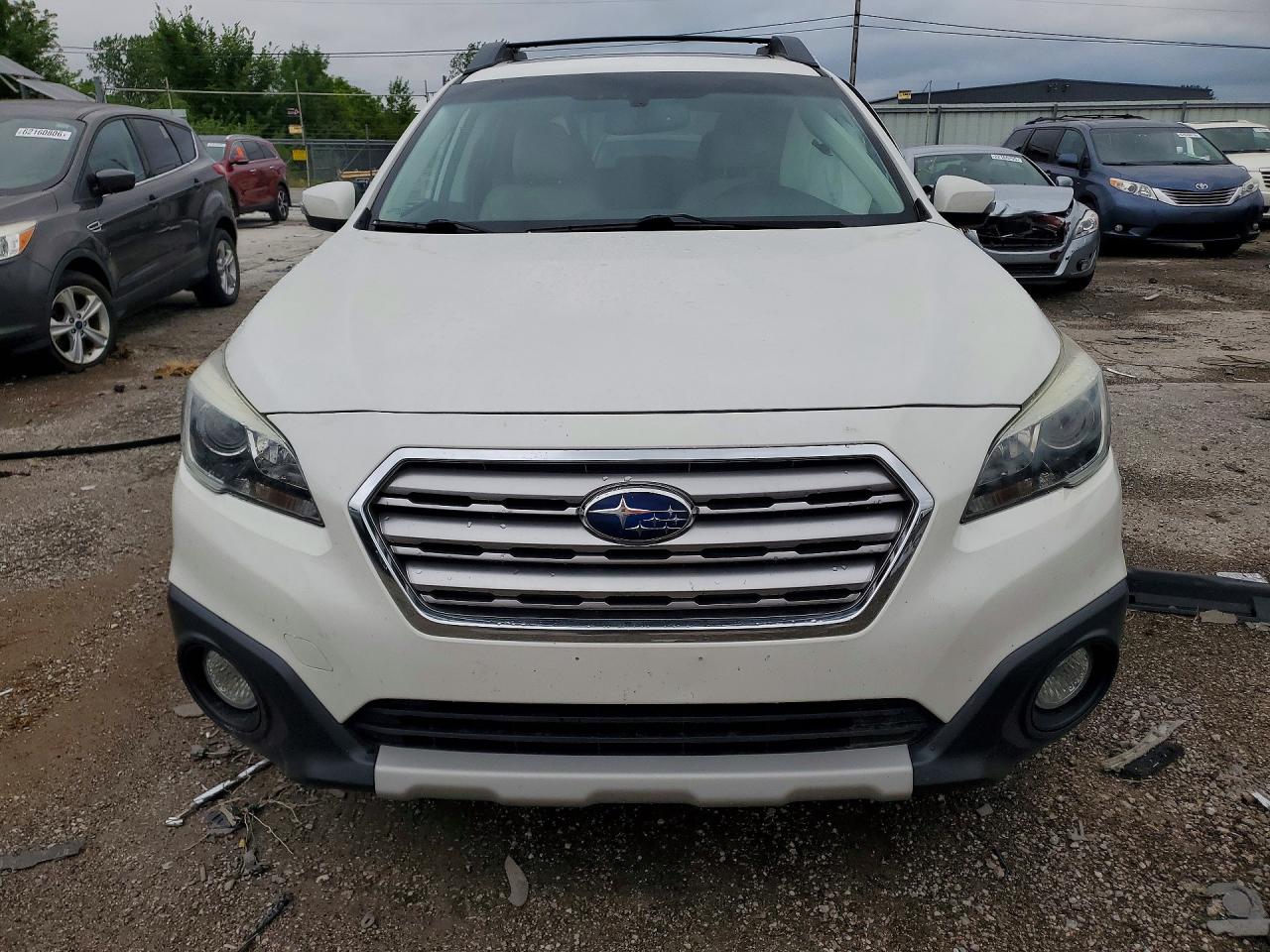 2015 Subaru Outback 2.5i Limited White vin: 4S4BSBLC3F3281198