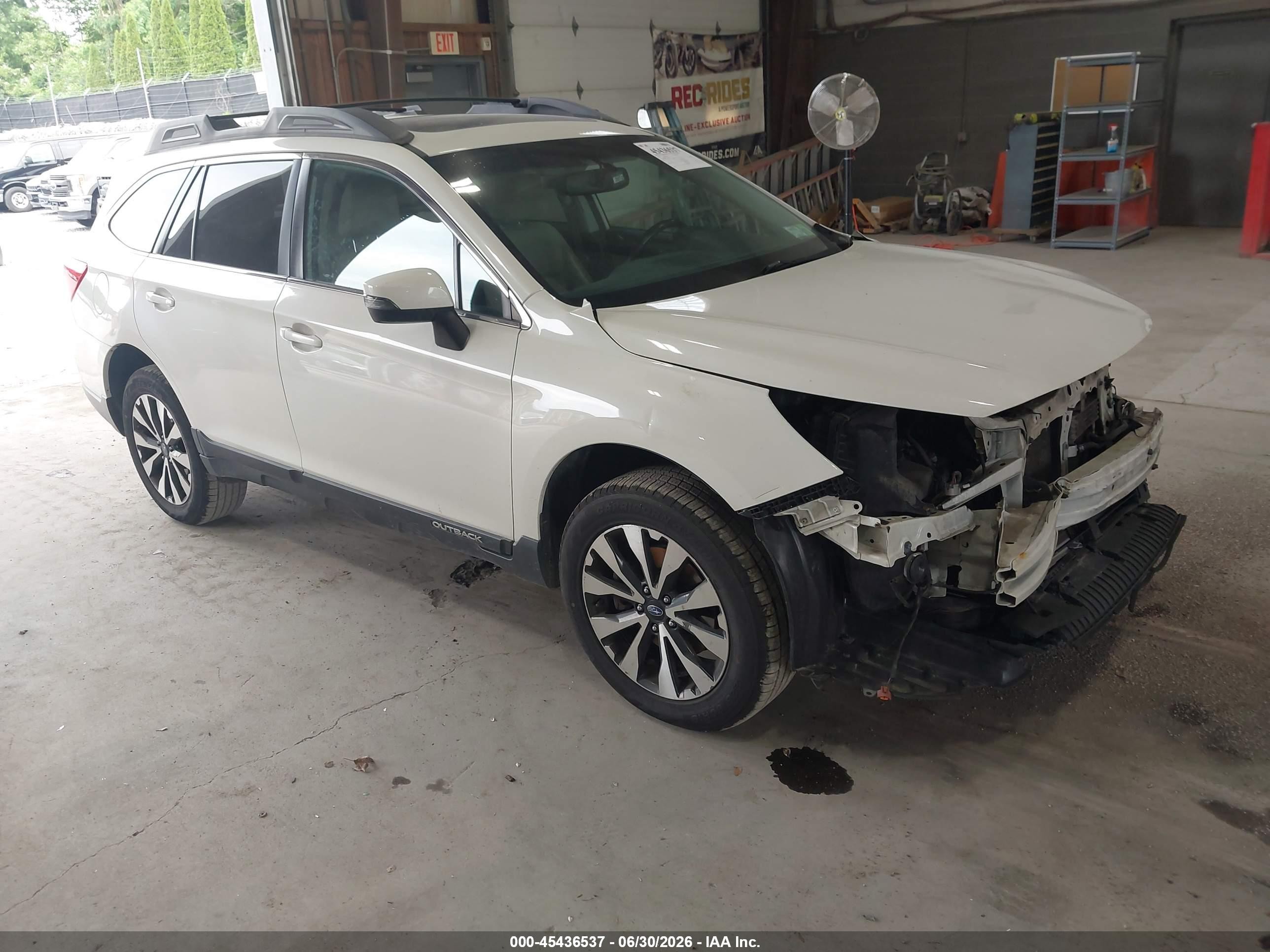 2015 Subaru Outback 2.5i Limited White vin: 4S4BSBLC4F3274342
