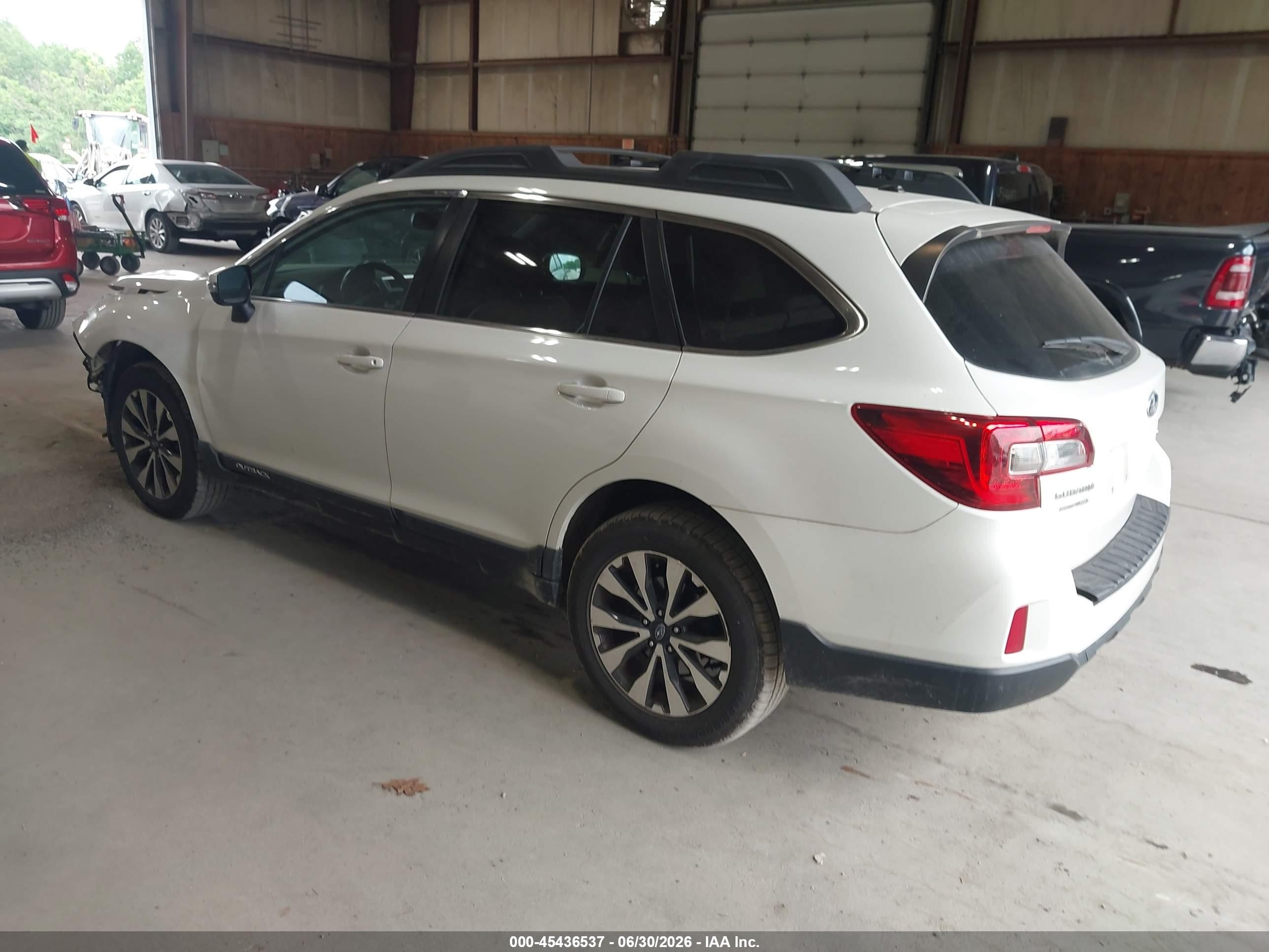 2015 Subaru Outback 2.5i Limited White vin: 4S4BSBLC4F3274342