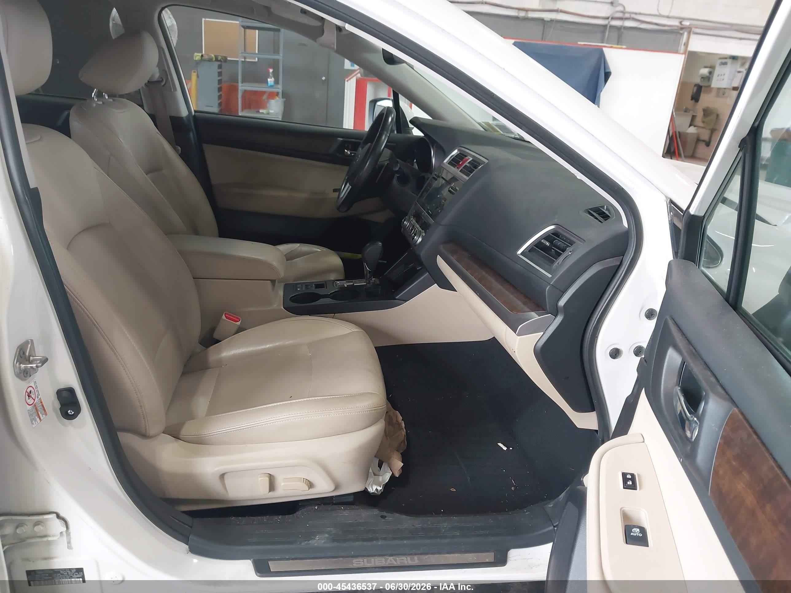 2015 Subaru Outback 2.5i Limited White vin: 4S4BSBLC4F3274342