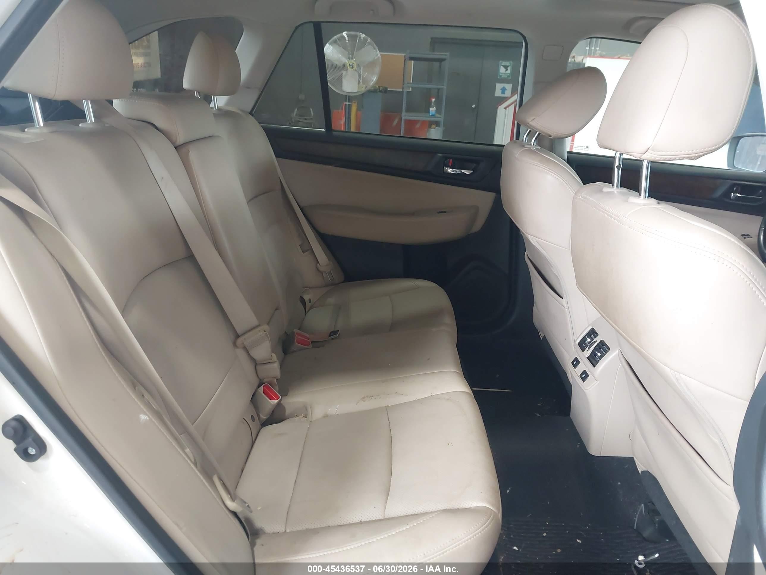 2015 Subaru Outback 2.5i Limited White vin: 4S4BSBLC4F3274342