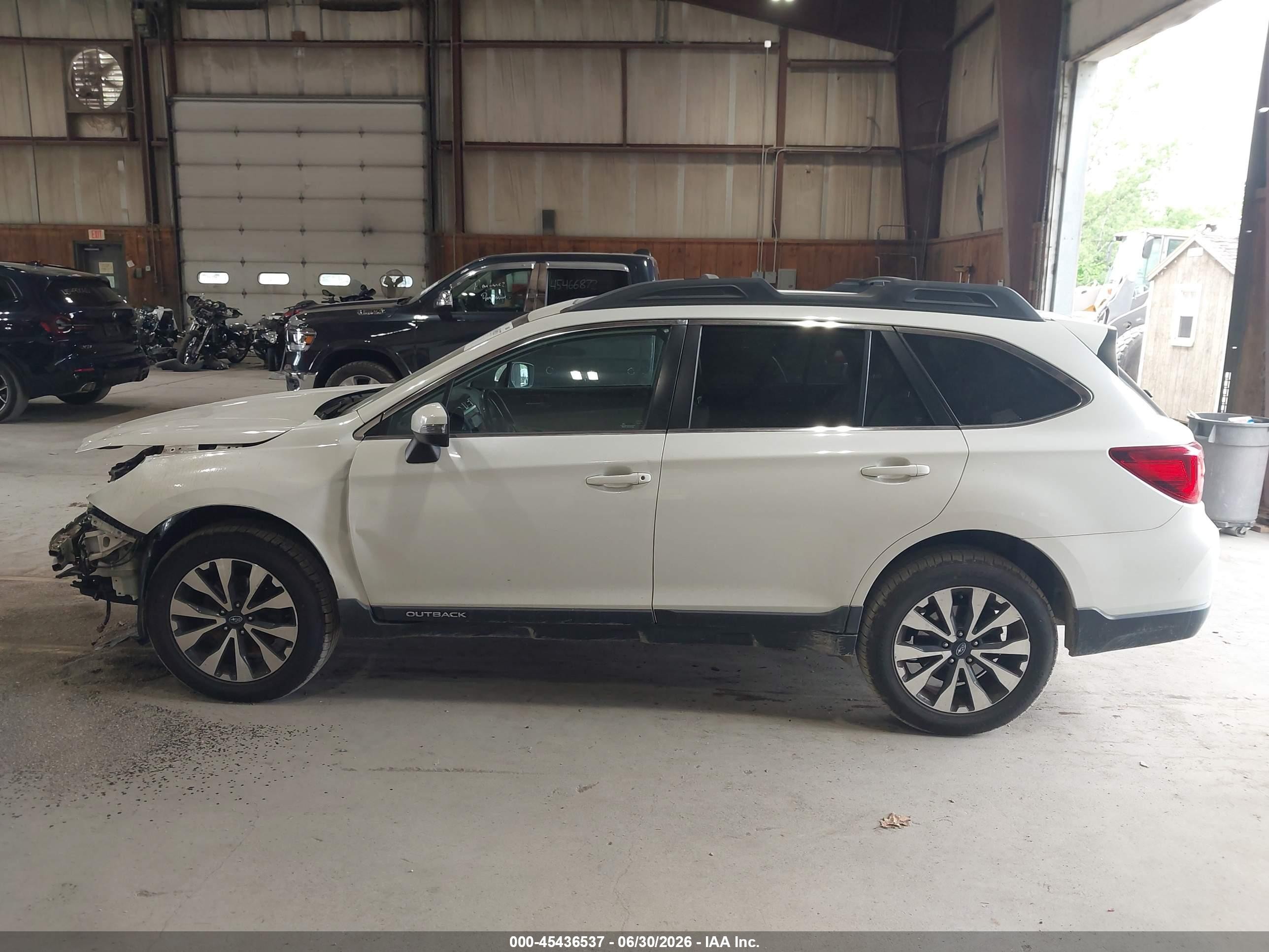 2015 Subaru Outback 2.5i Limited White vin: 4S4BSBLC4F3274342