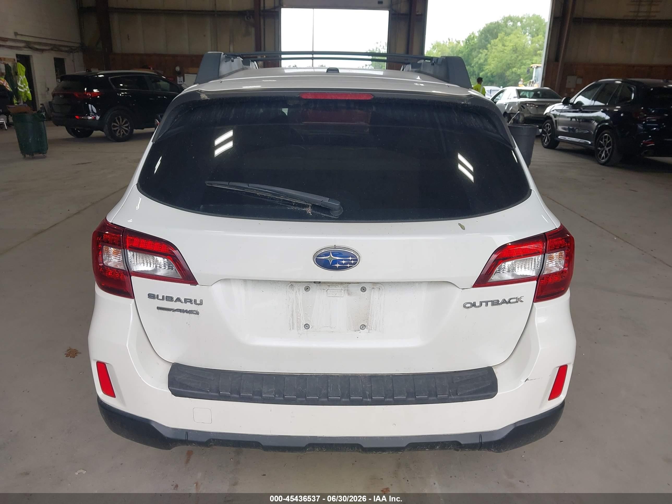2015 Subaru Outback 2.5i Limited White vin: 4S4BSBLC4F3274342