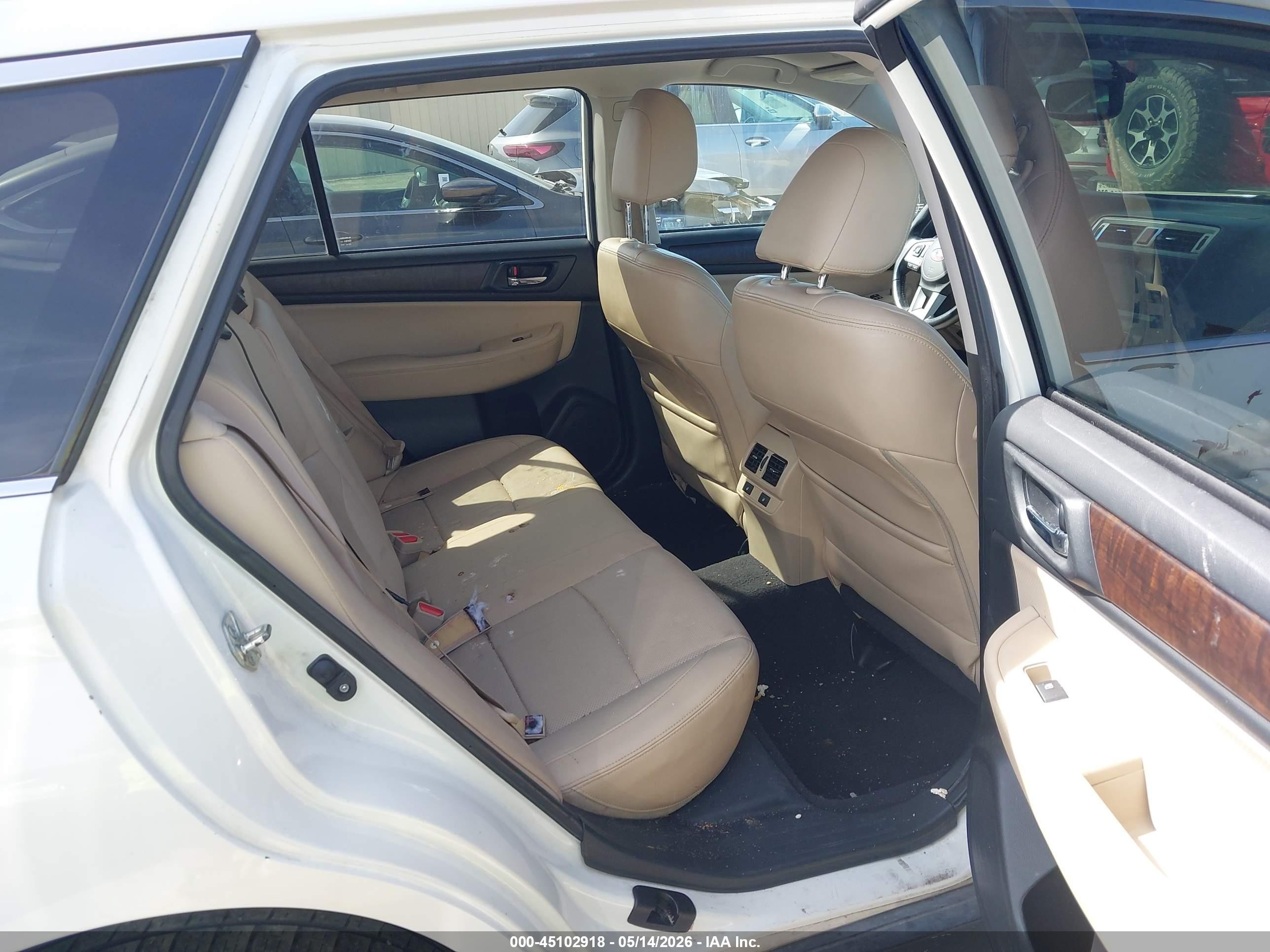 2015 Subaru Outback 2.5i Limited White vin: 4S4BSBLC5F3314623
