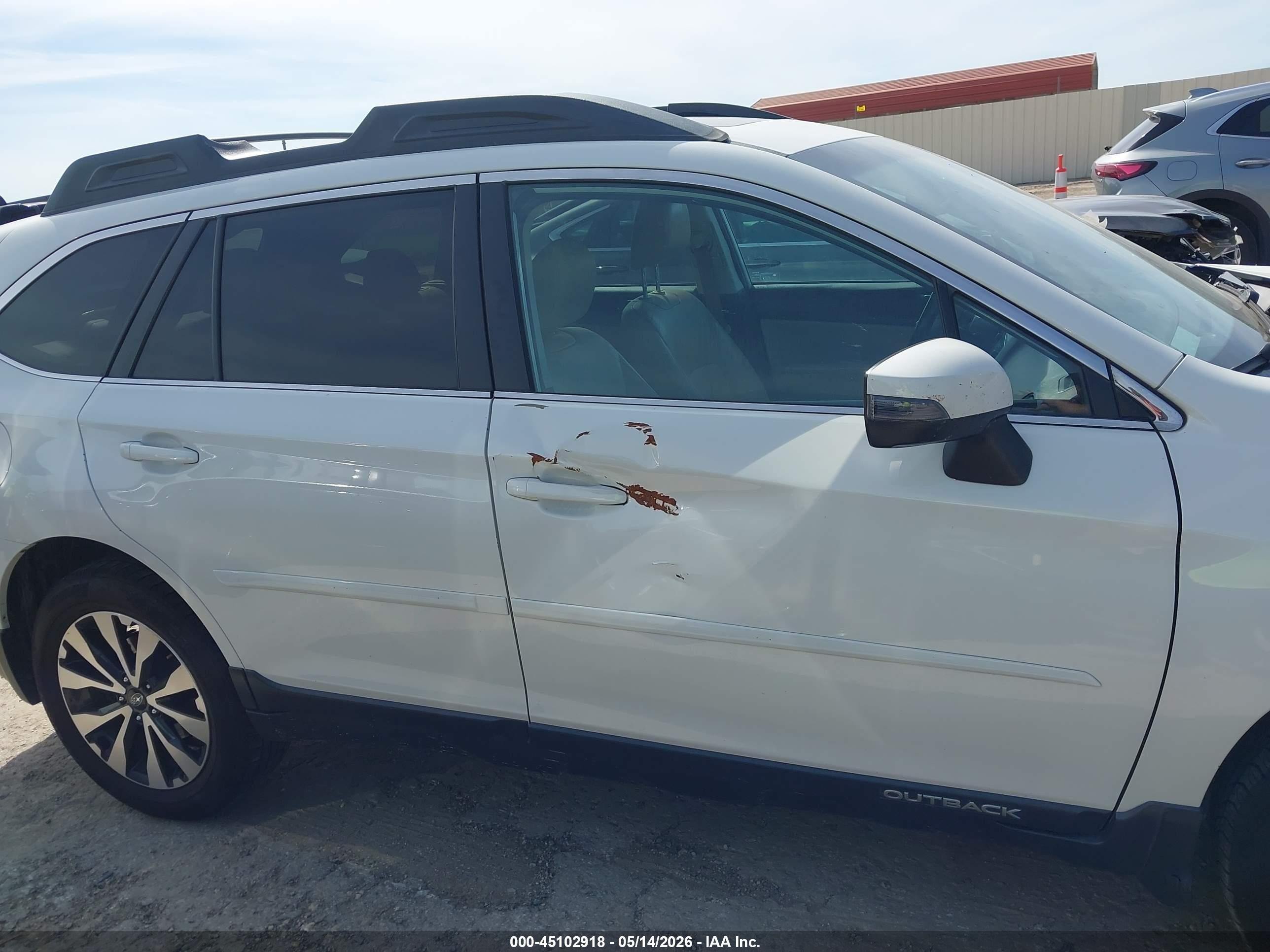 2015 Subaru Outback 2.5i Limited White vin: 4S4BSBLC5F3314623