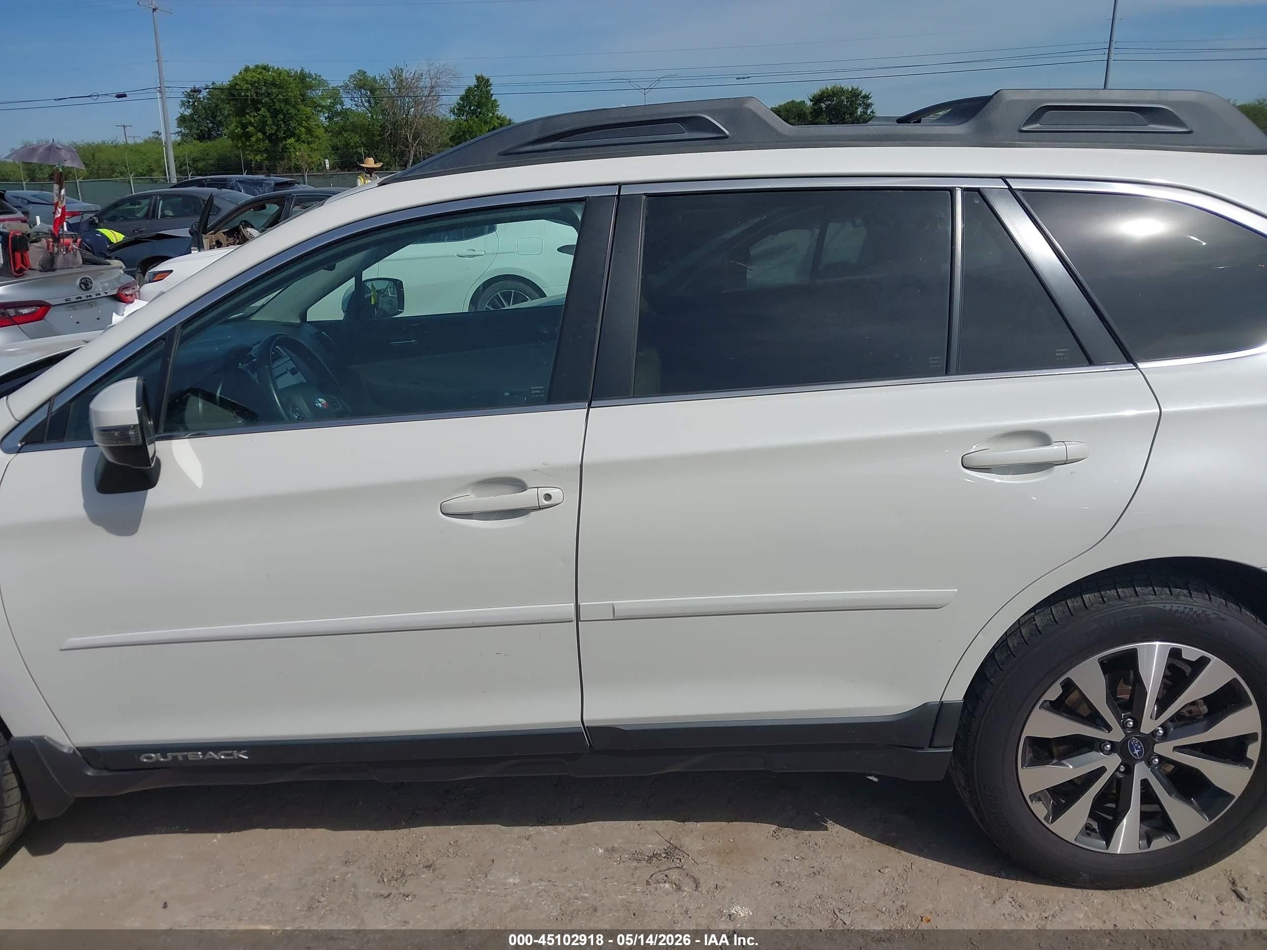 2015 Subaru Outback 2.5i Limited White vin: 4S4BSBLC5F3314623
