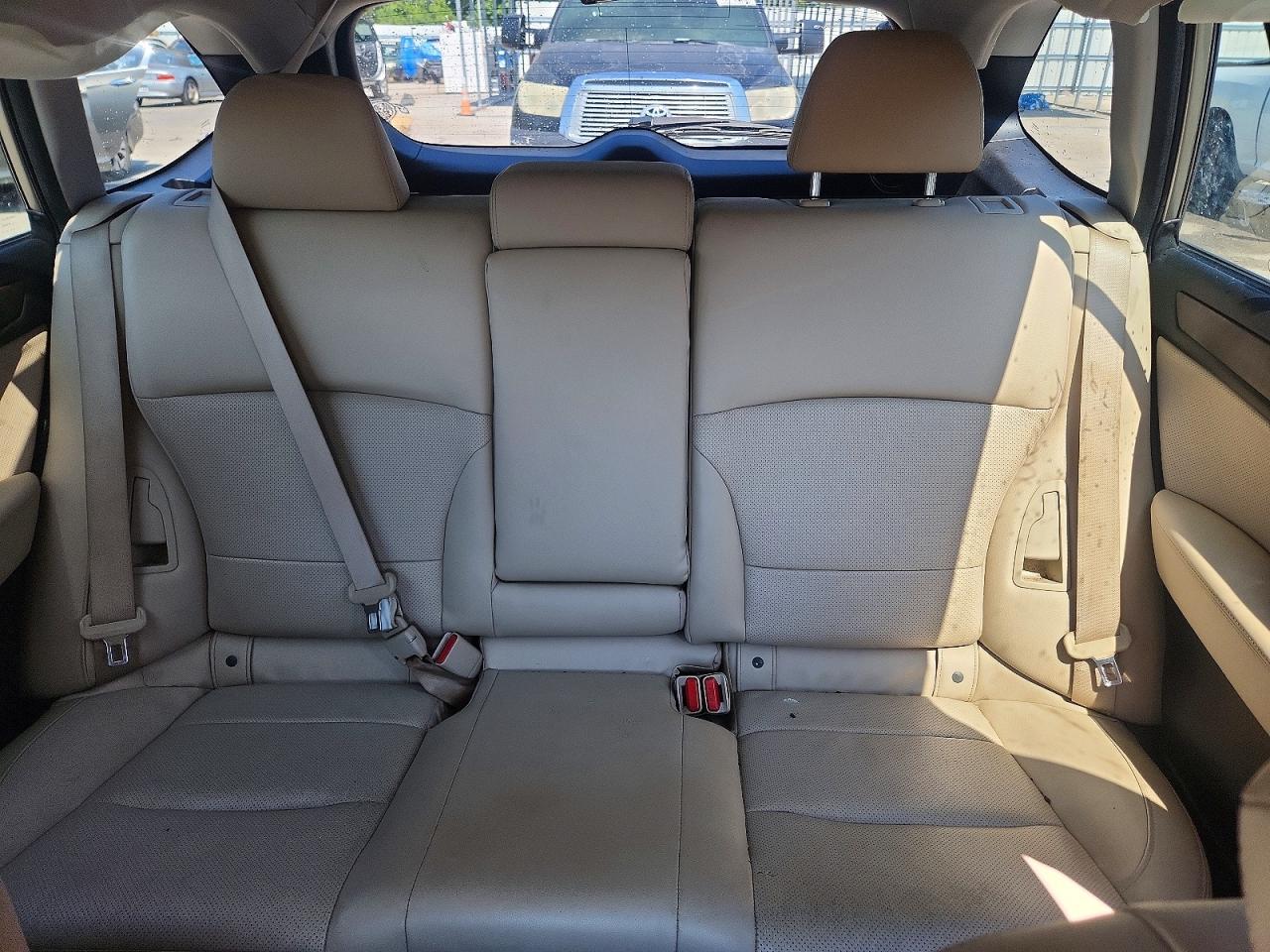 2016 Subaru Outback 2.5i Limited Silver vin: 4S4BSBLC5G3253985