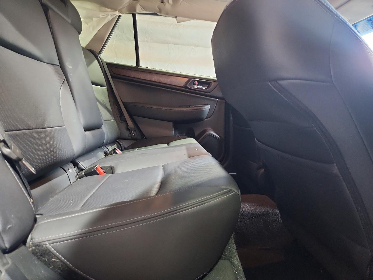 2015 Subaru Outback 2.5i Limited Silver vin: 4S4BSBLC7F3345999