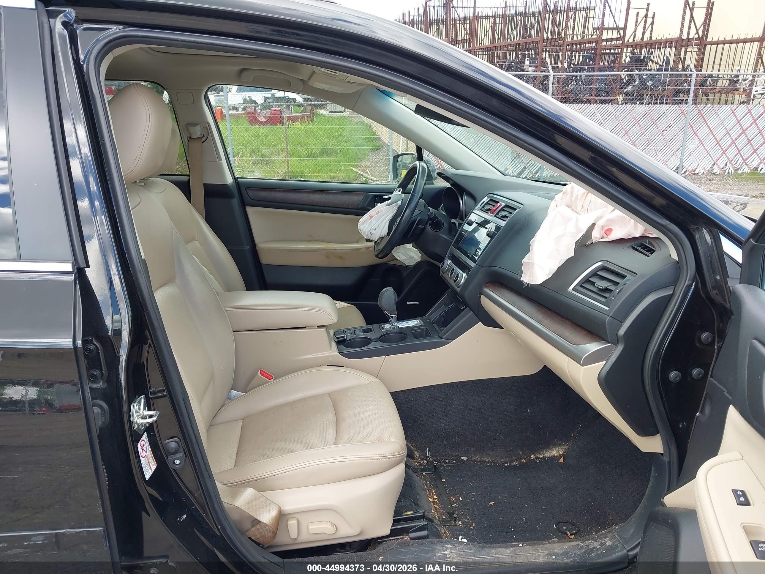 2015 Subaru Outback 2.5i Limited Черный vin: 4S4BSBLC8F3205217