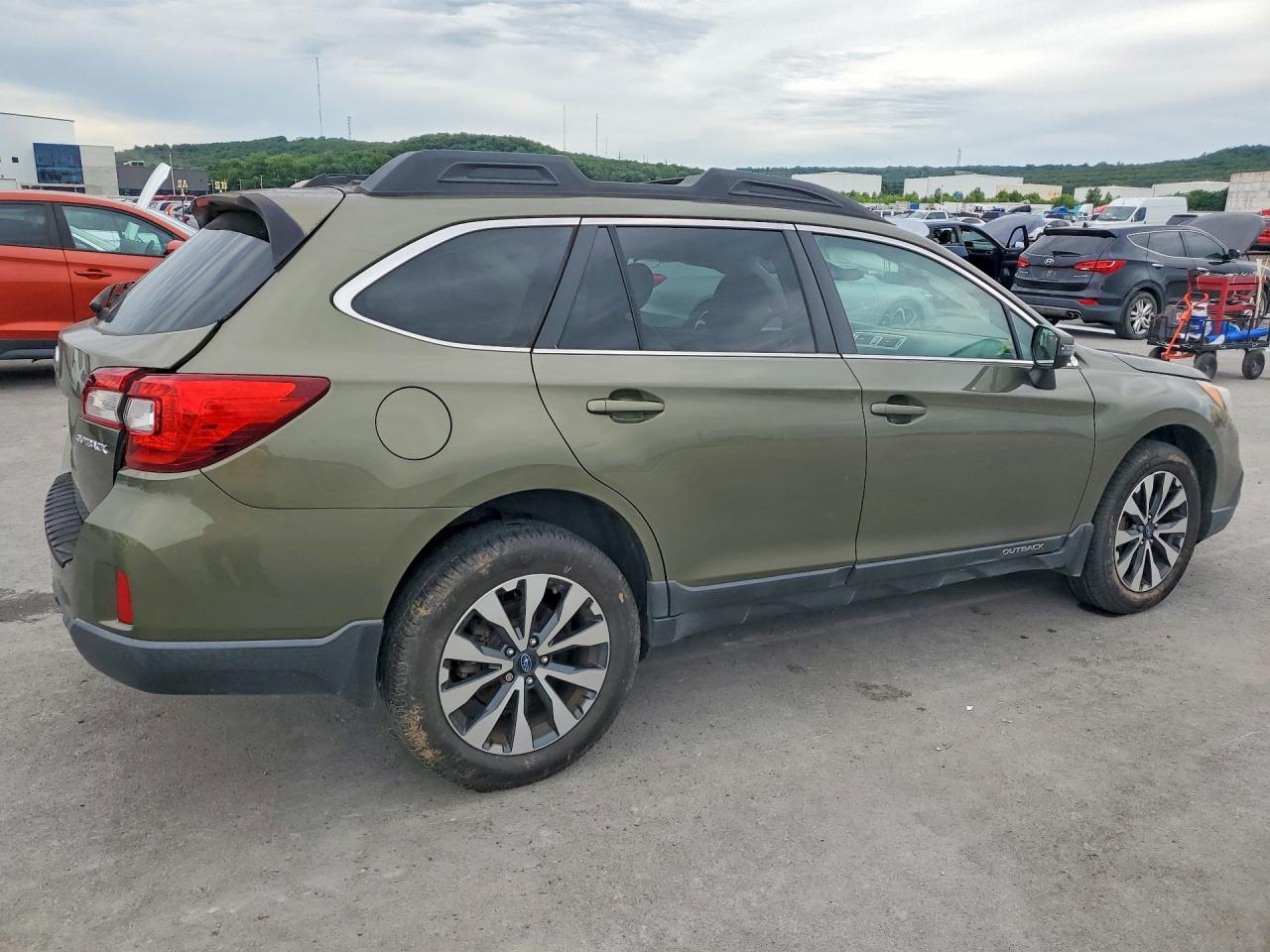 2015 Subaru Outback 2.5i Limited Tan vin: 4S4BSBLC8F3252781
