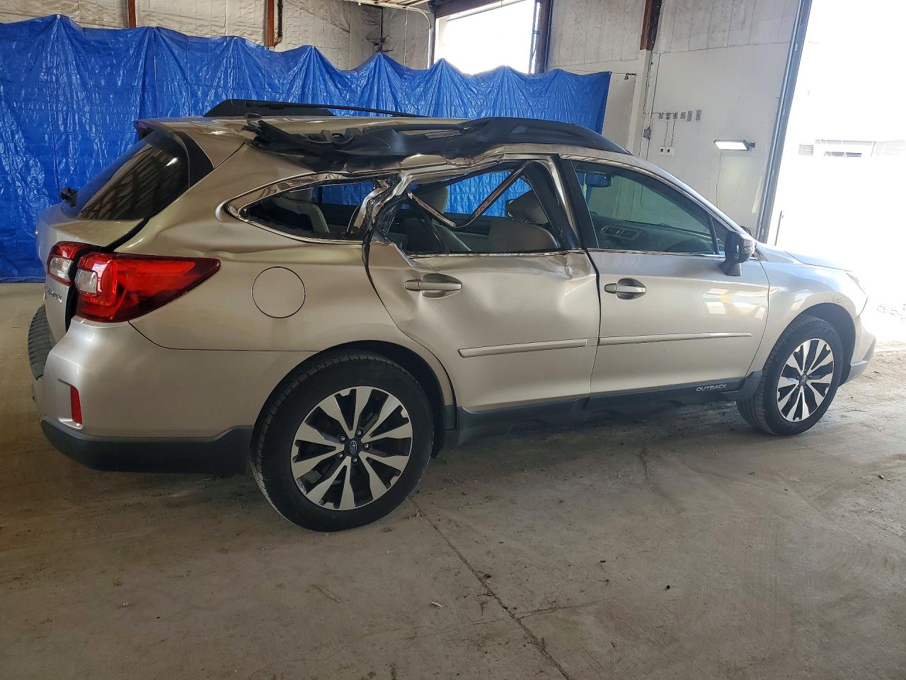 2015 Subaru Outback 2.5i Limited Gold vin: 4S4BSBLC9F3302779