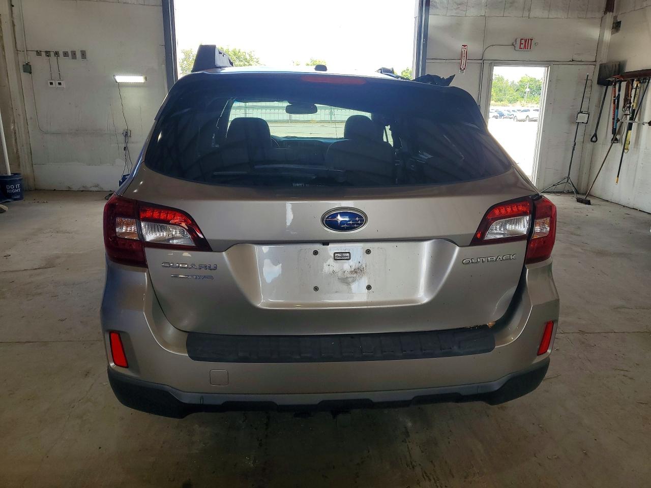 2015 Subaru Outback 2.5i Limited Gold vin: 4S4BSBLC9F3302779