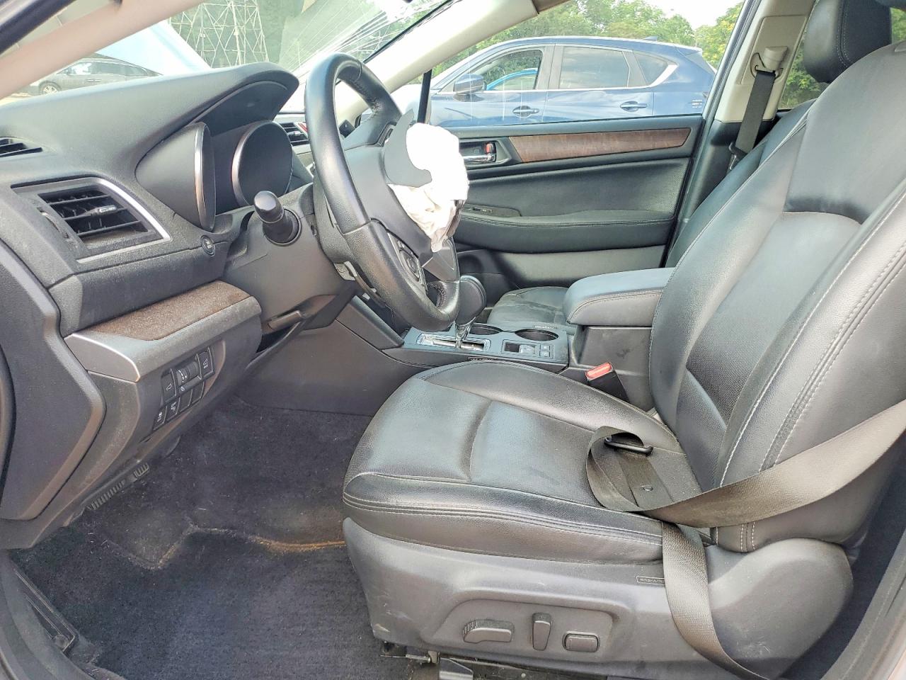 2015 Subaru Outback 2.5i Limited Silver vin: 4S4BSBLCXF3232211