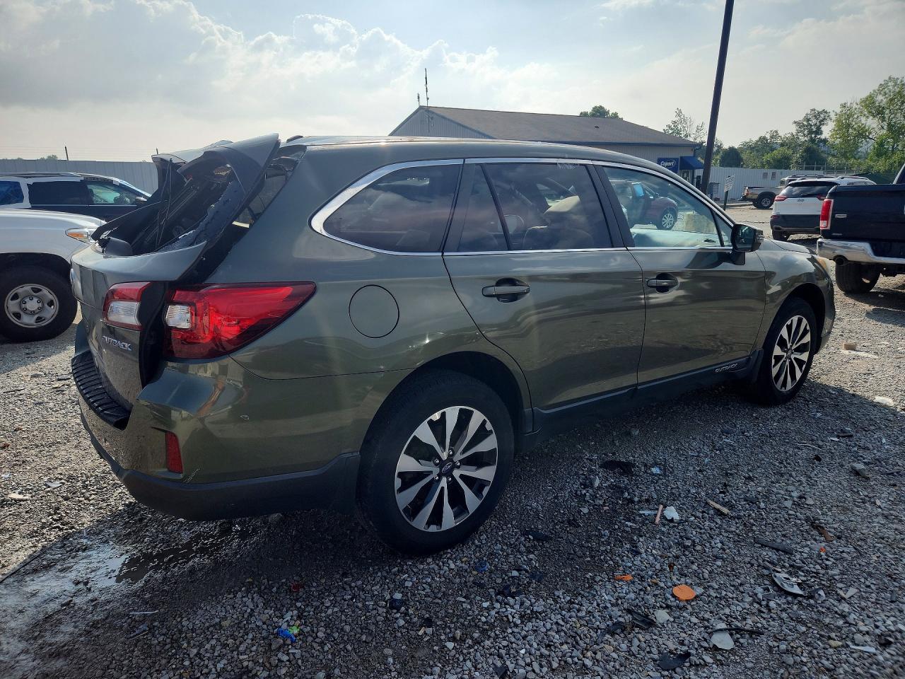 2015 Subaru Outback 2.5i Limited Tan vin: 4S4BSBLCXF3312222