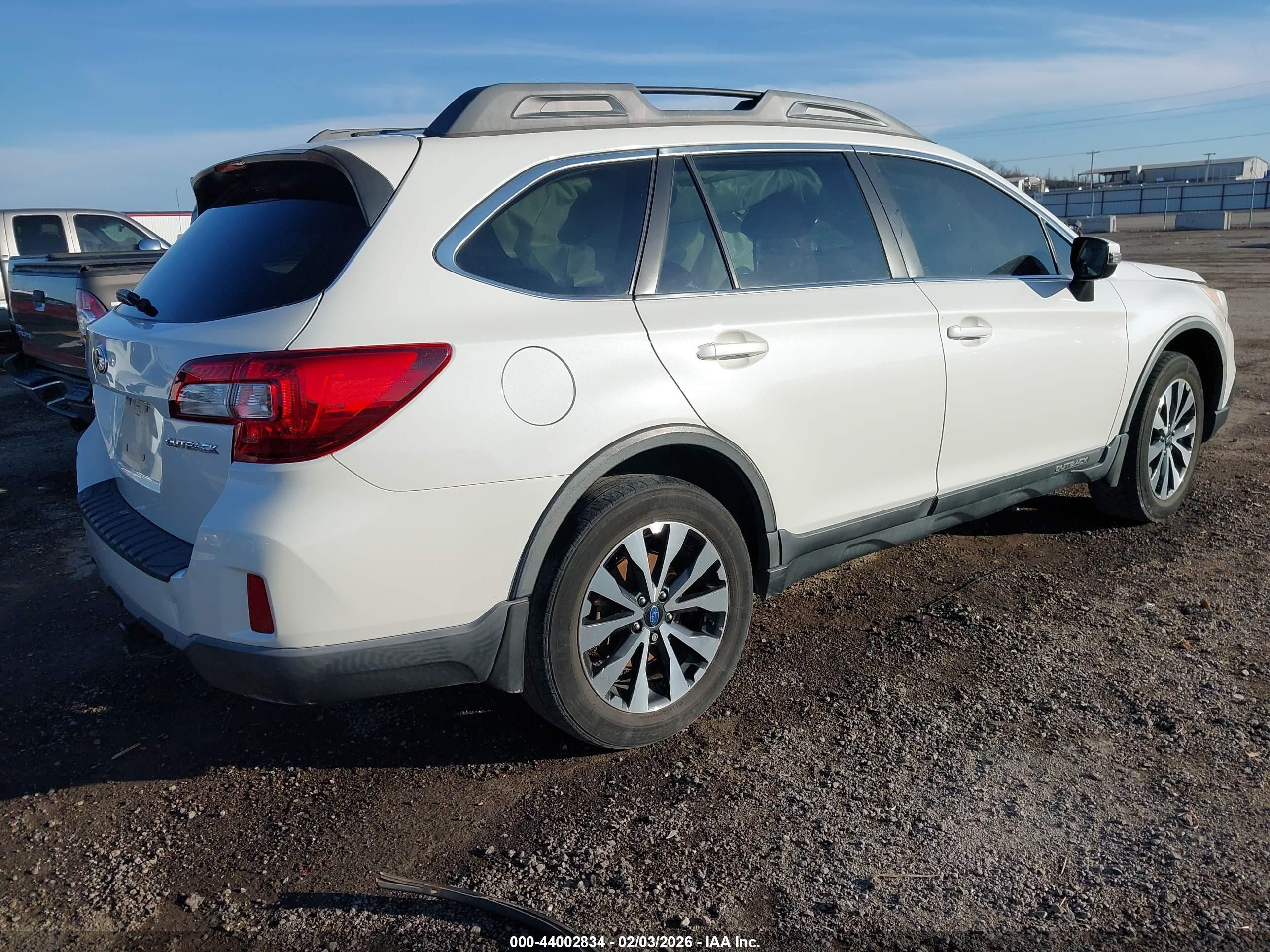 2015 Subaru Outback 2.5i Limited White vin: 4S4BSBLCXF3313855