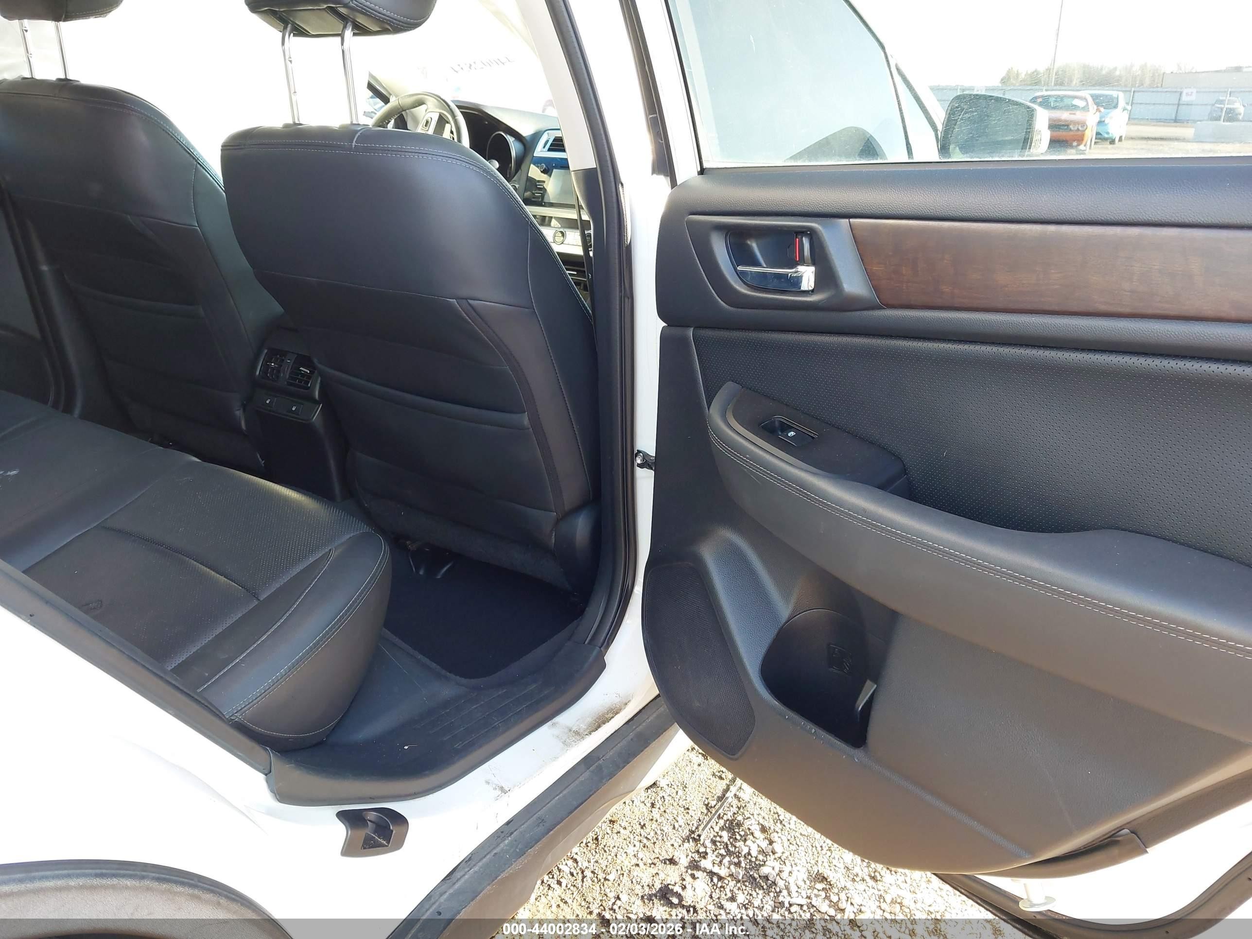 2015 Subaru Outback 2.5i Limited White vin: 4S4BSBLCXF3313855