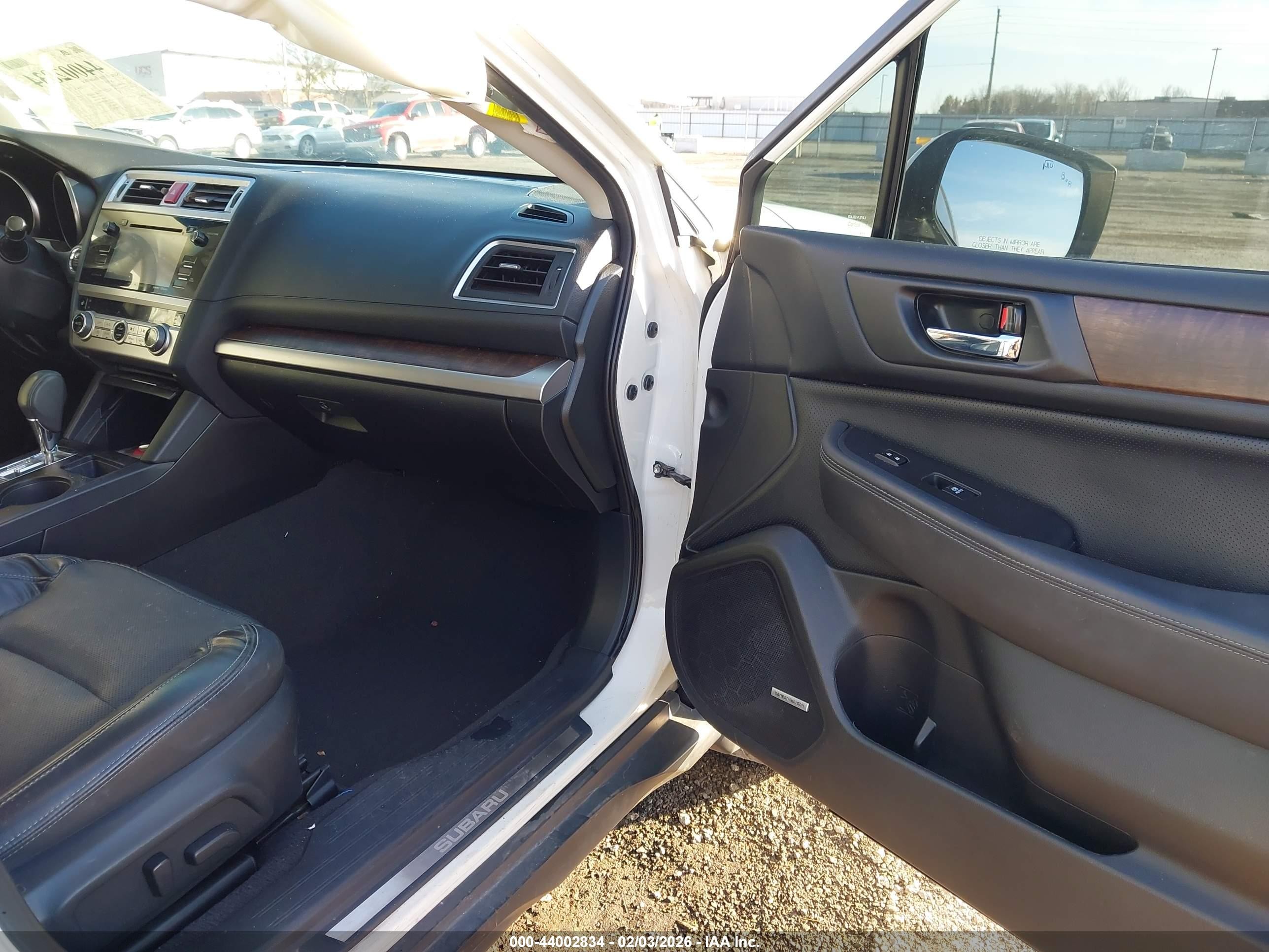 2015 Subaru Outback 2.5i Limited White vin: 4S4BSBLCXF3313855
