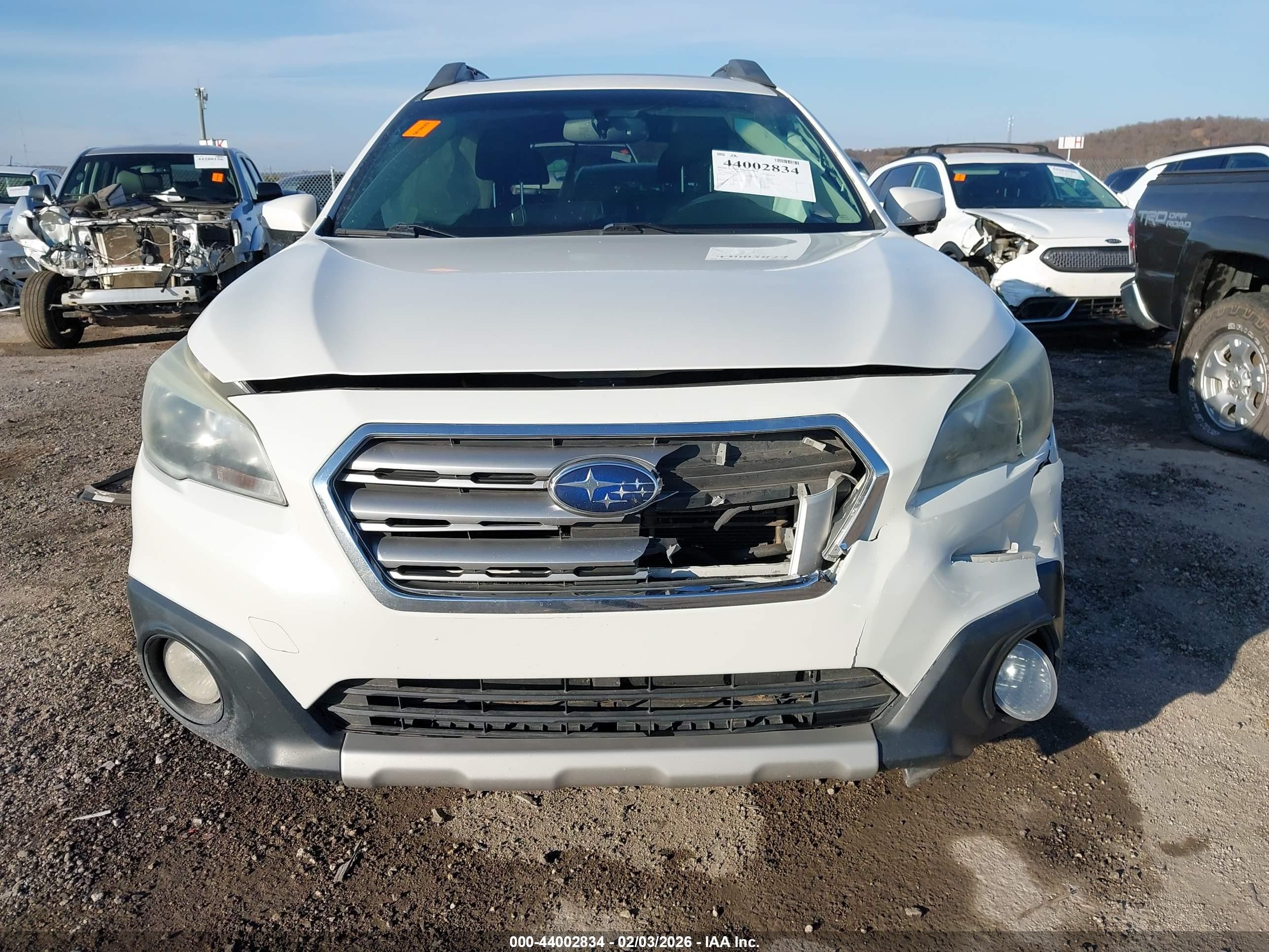 2015 Subaru Outback 2.5i Limited White vin: 4S4BSBLCXF3313855