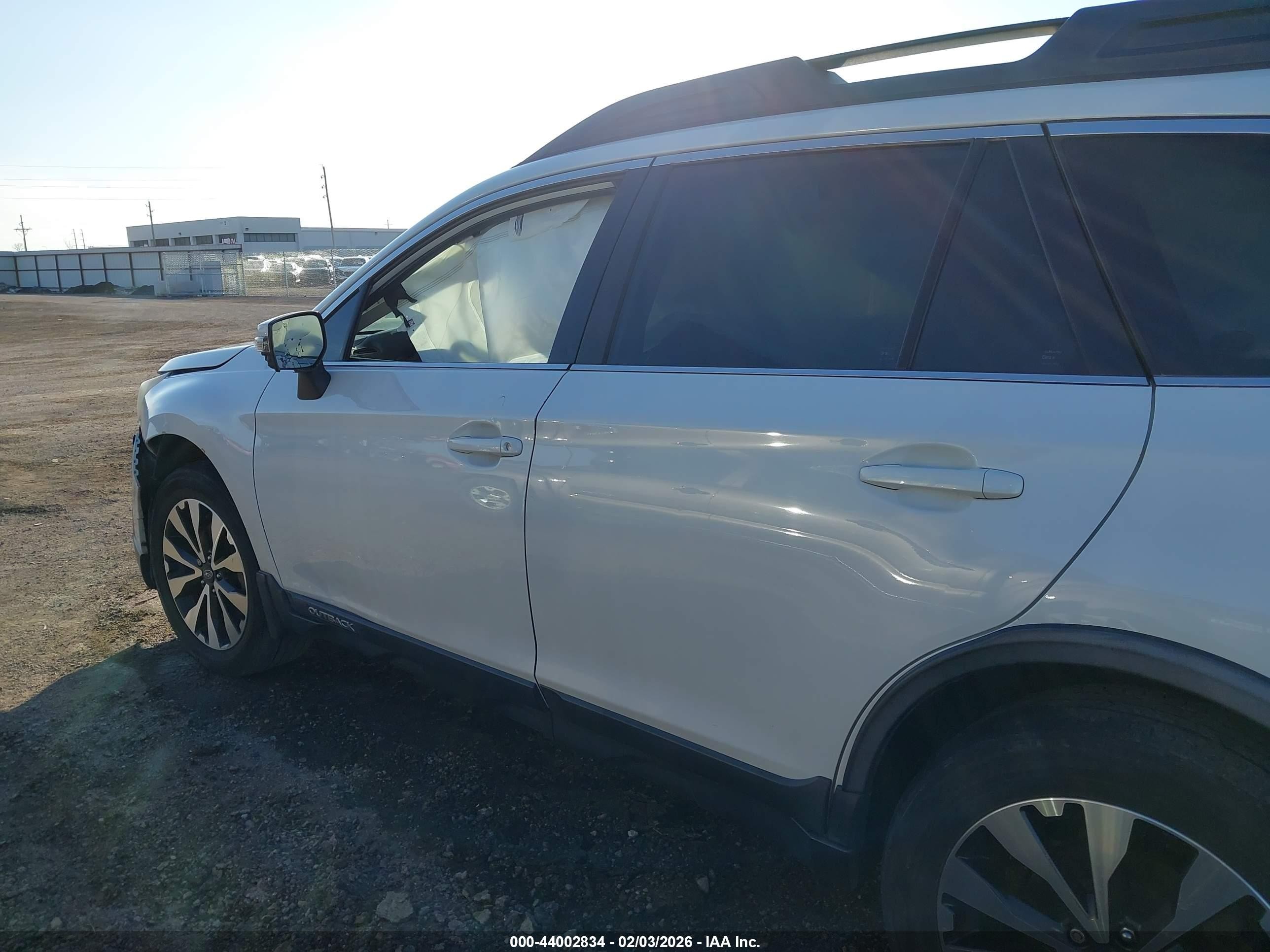 2015 Subaru Outback 2.5i Limited White vin: 4S4BSBLCXF3313855