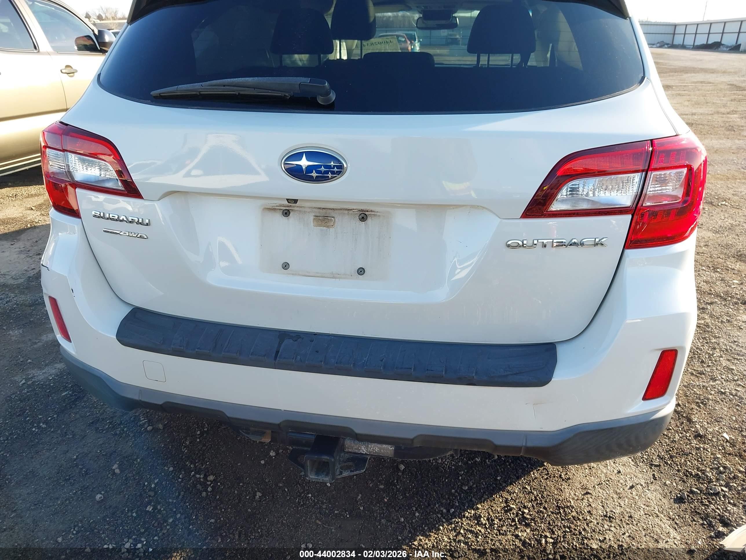 2015 Subaru Outback 2.5i Limited White vin: 4S4BSBLCXF3313855