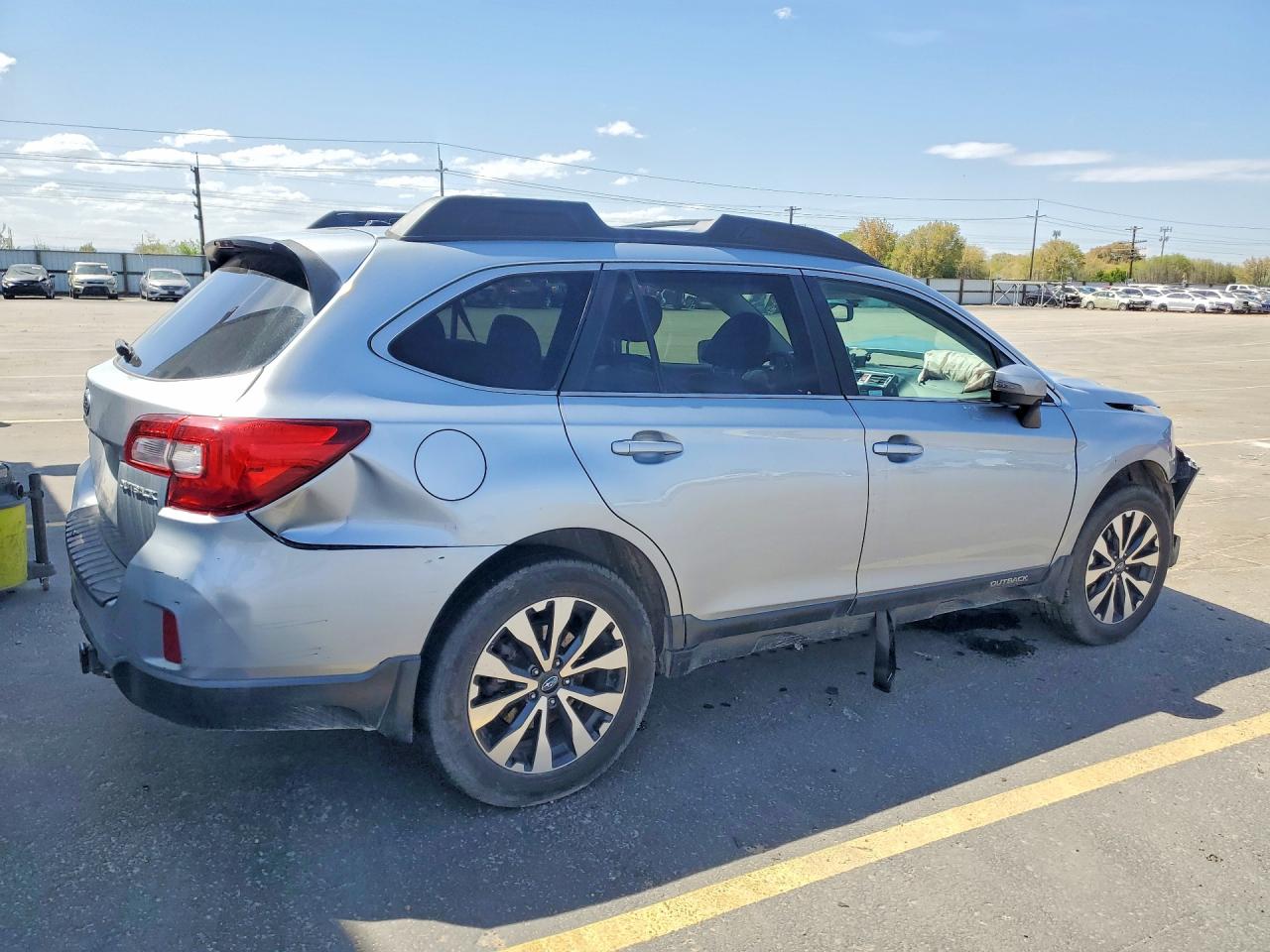 2015 Subaru Outback Silver vin: 4S4BSBNC0F3259835