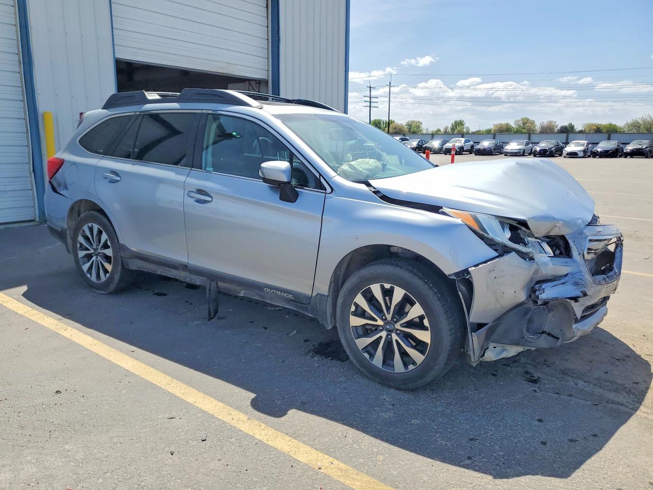 2015 Subaru Outback Silver vin: 4S4BSBNC0F3259835