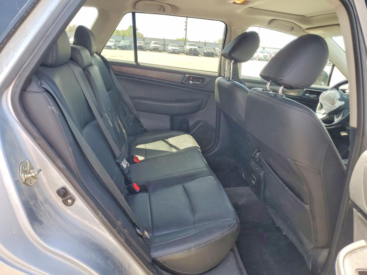 2015 Subaru Outback Silver vin: 4S4BSBNC0F3259835