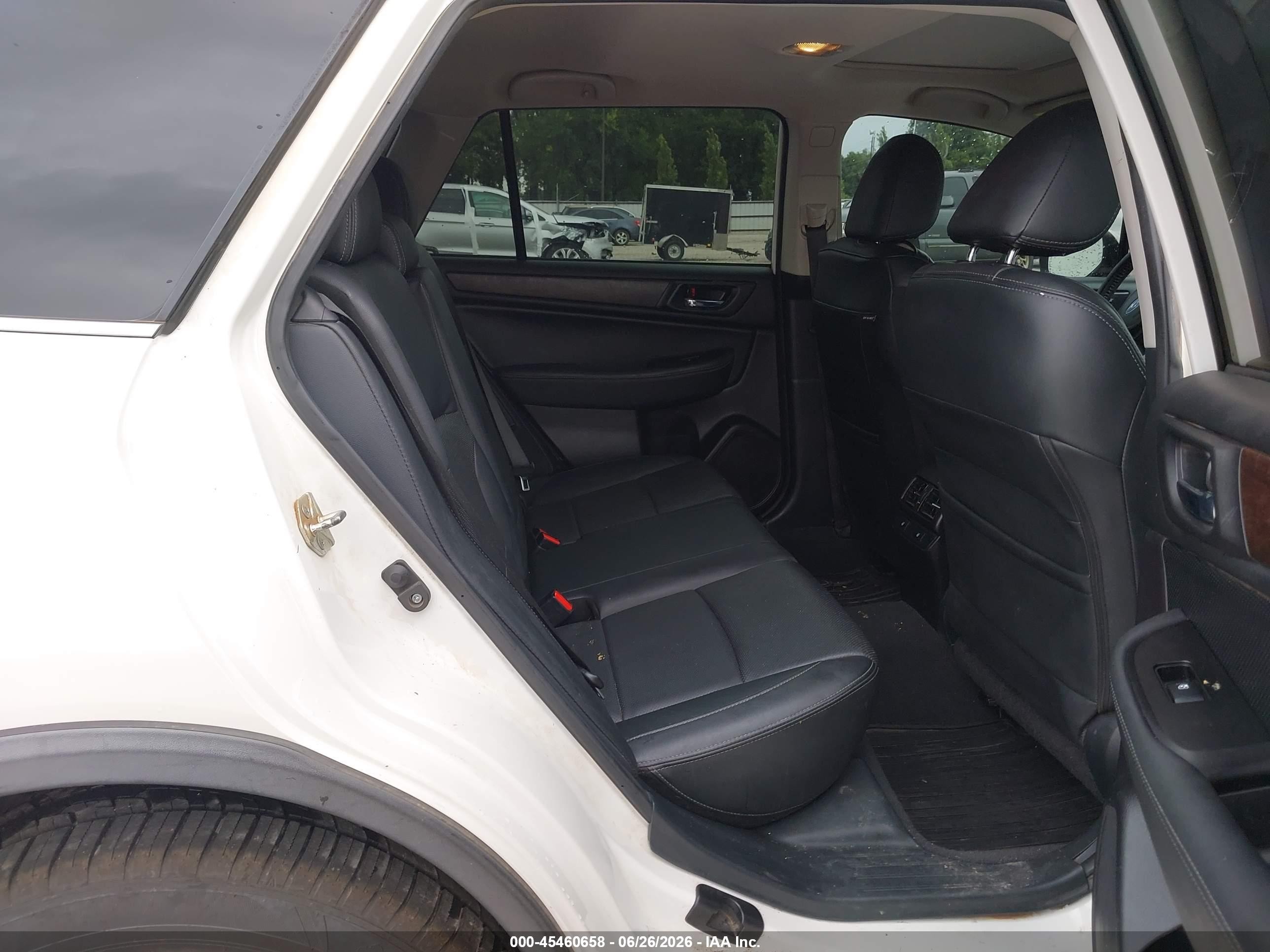2015 Subaru Outback 2.5i Limited White vin: 4S4BSBNC1F3341413