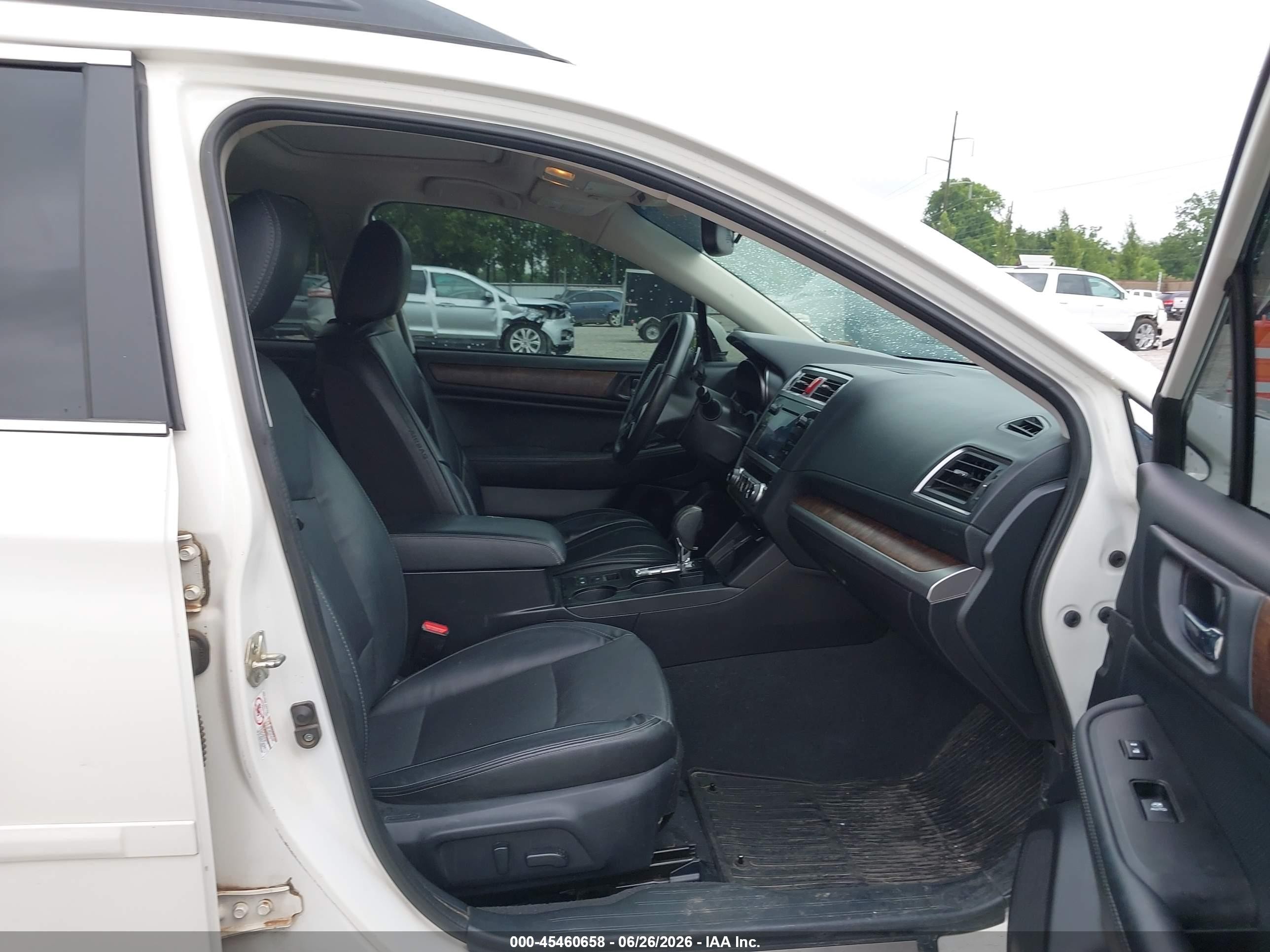 2015 Subaru Outback 2.5i Limited White vin: 4S4BSBNC1F3341413