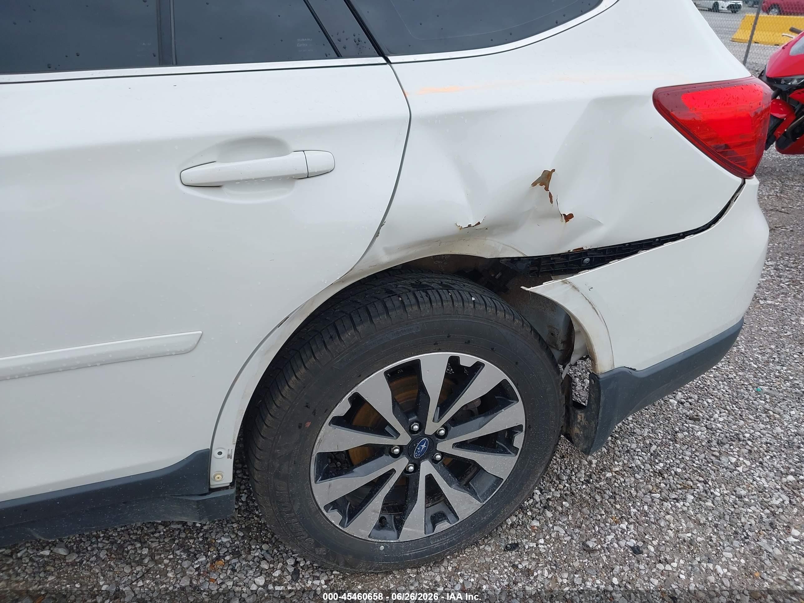 2015 Subaru Outback 2.5i Limited White vin: 4S4BSBNC1F3341413