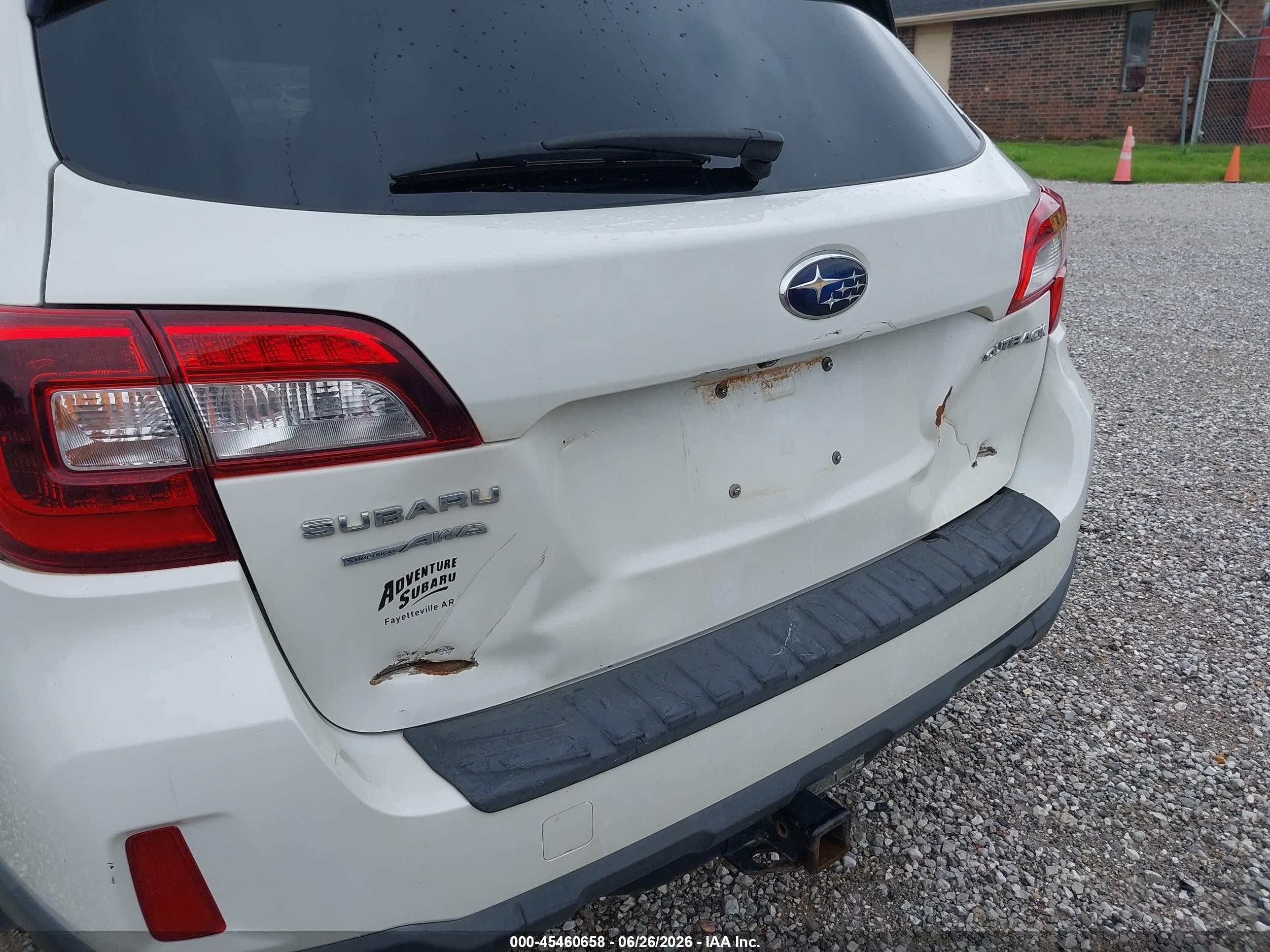 2015 Subaru Outback 2.5i Limited White vin: 4S4BSBNC1F3341413