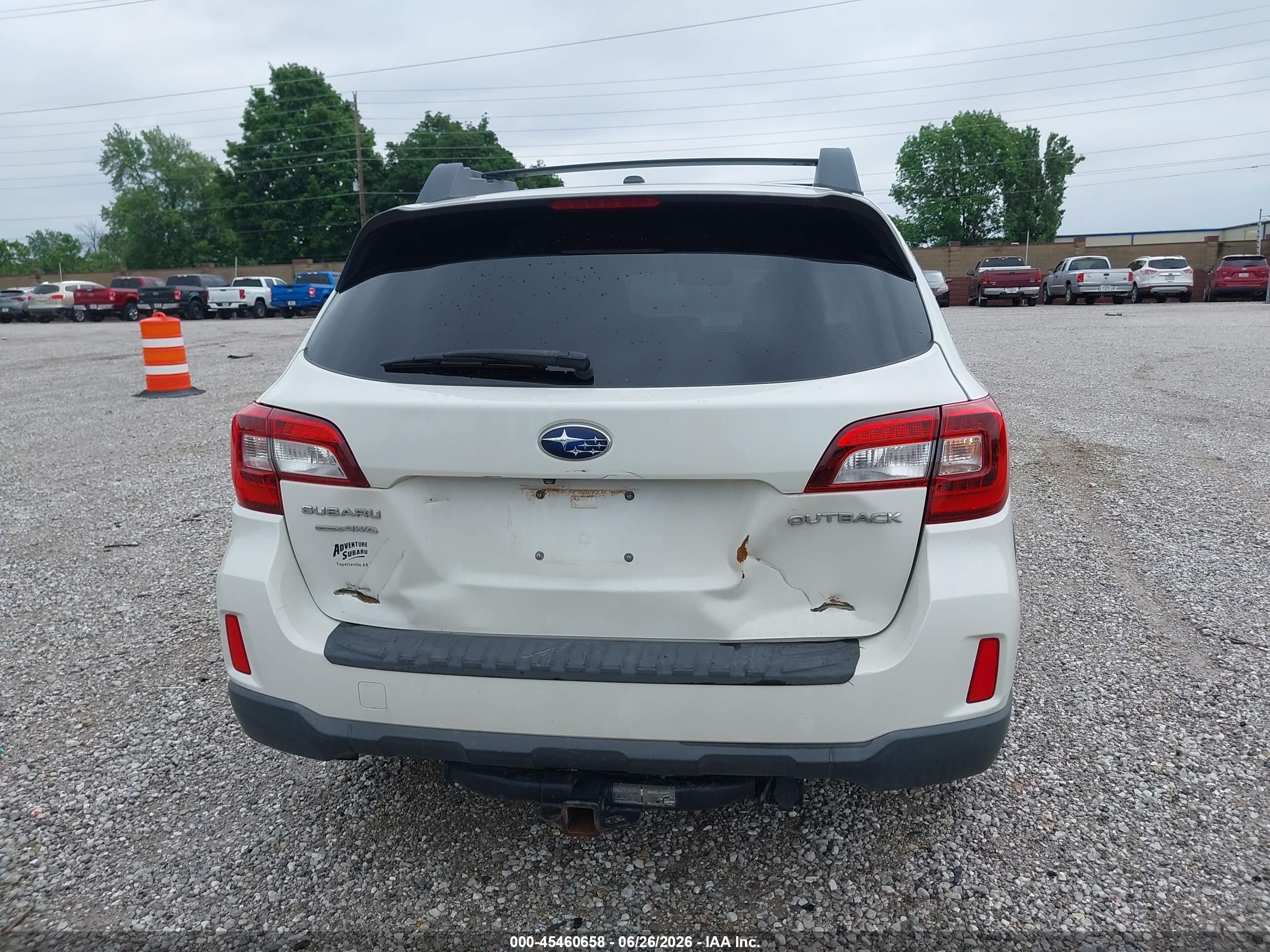 2015 Subaru Outback 2.5i Limited White vin: 4S4BSBNC1F3341413