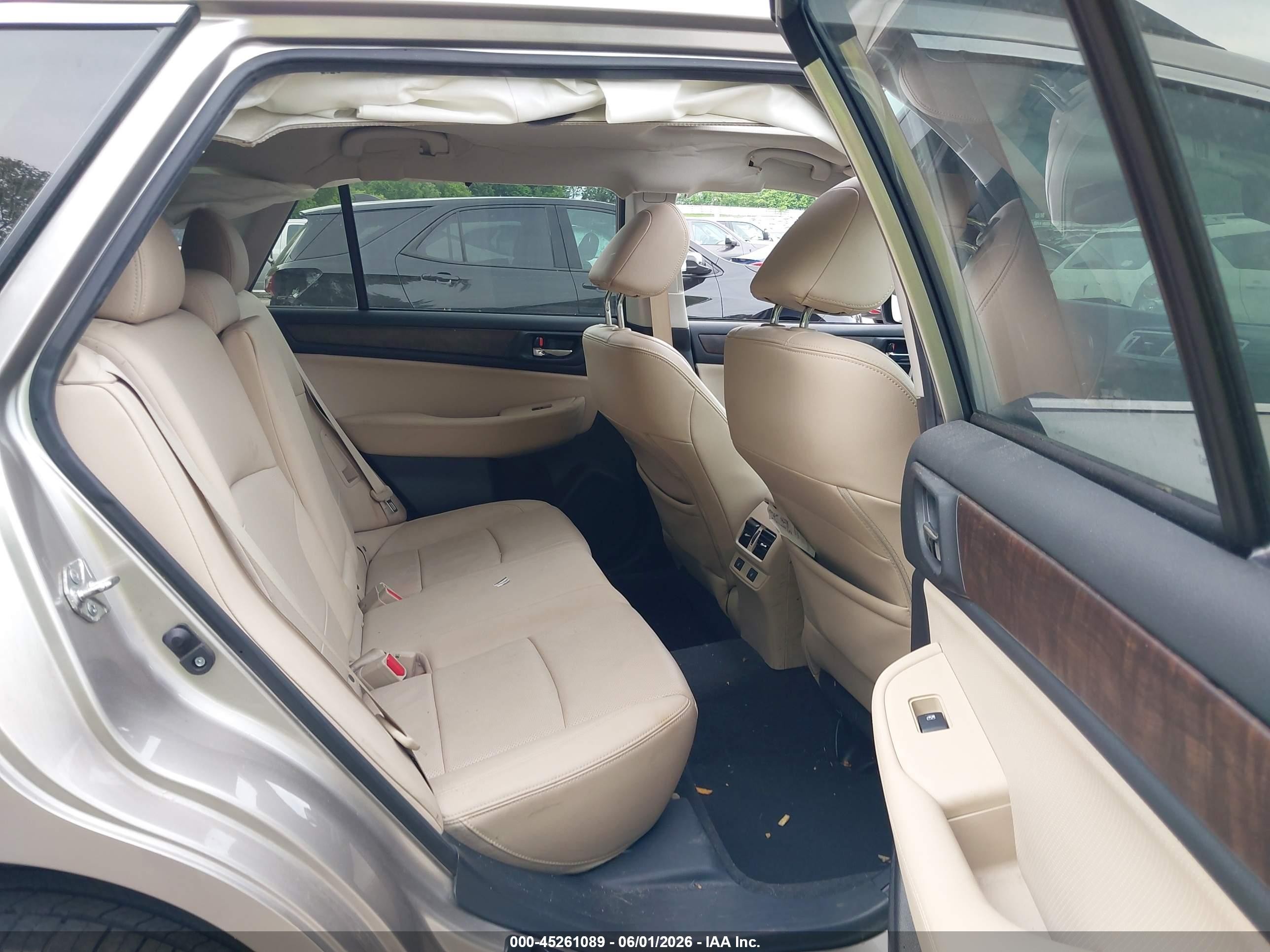 2015 Subaru Outback 2.5i Limited Beige vin: 4S4BSBNC1F3351309