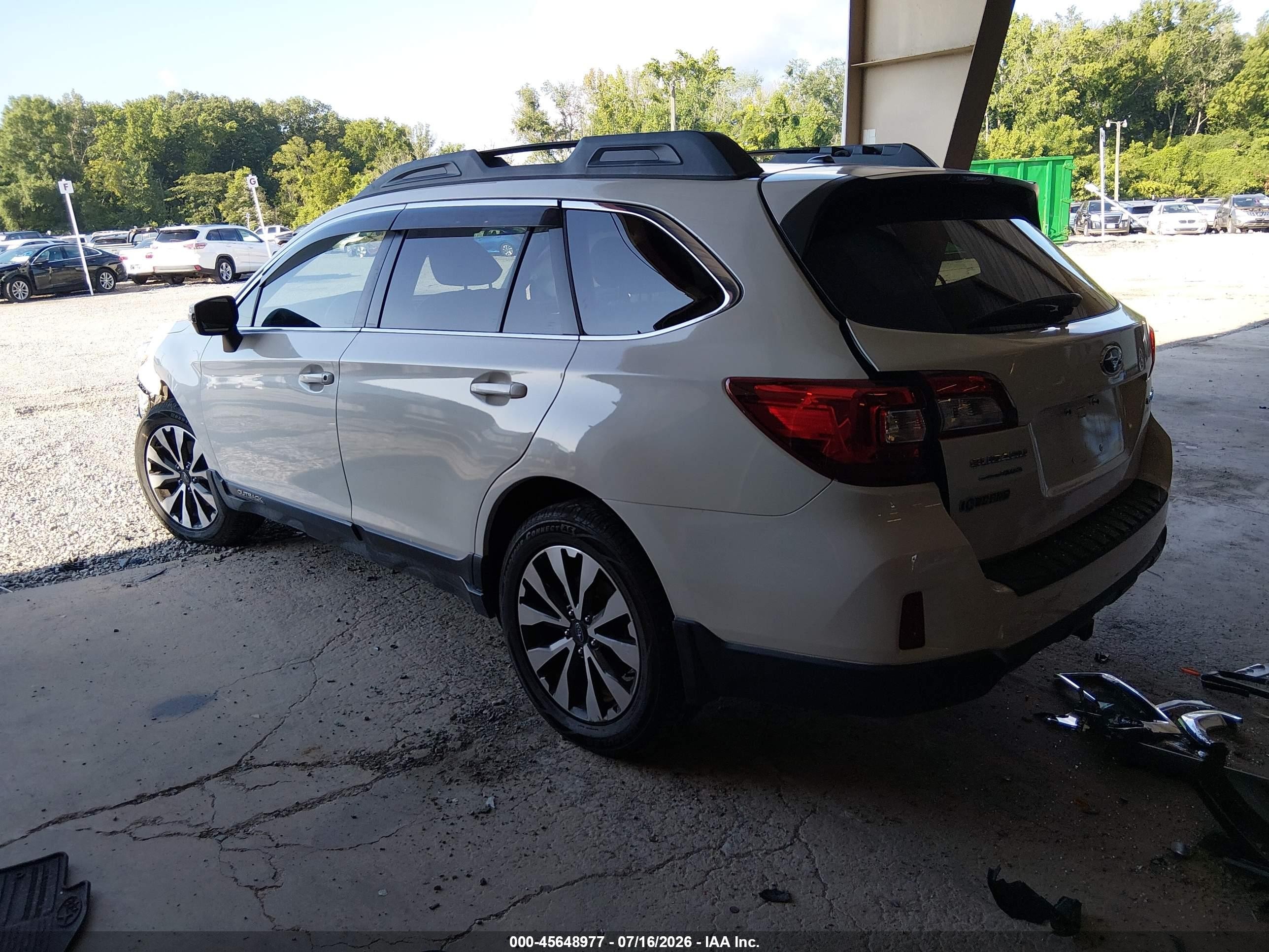 2015 Subaru Outback 2.5i Limited White vin: 4S4BSBNC2F3313586