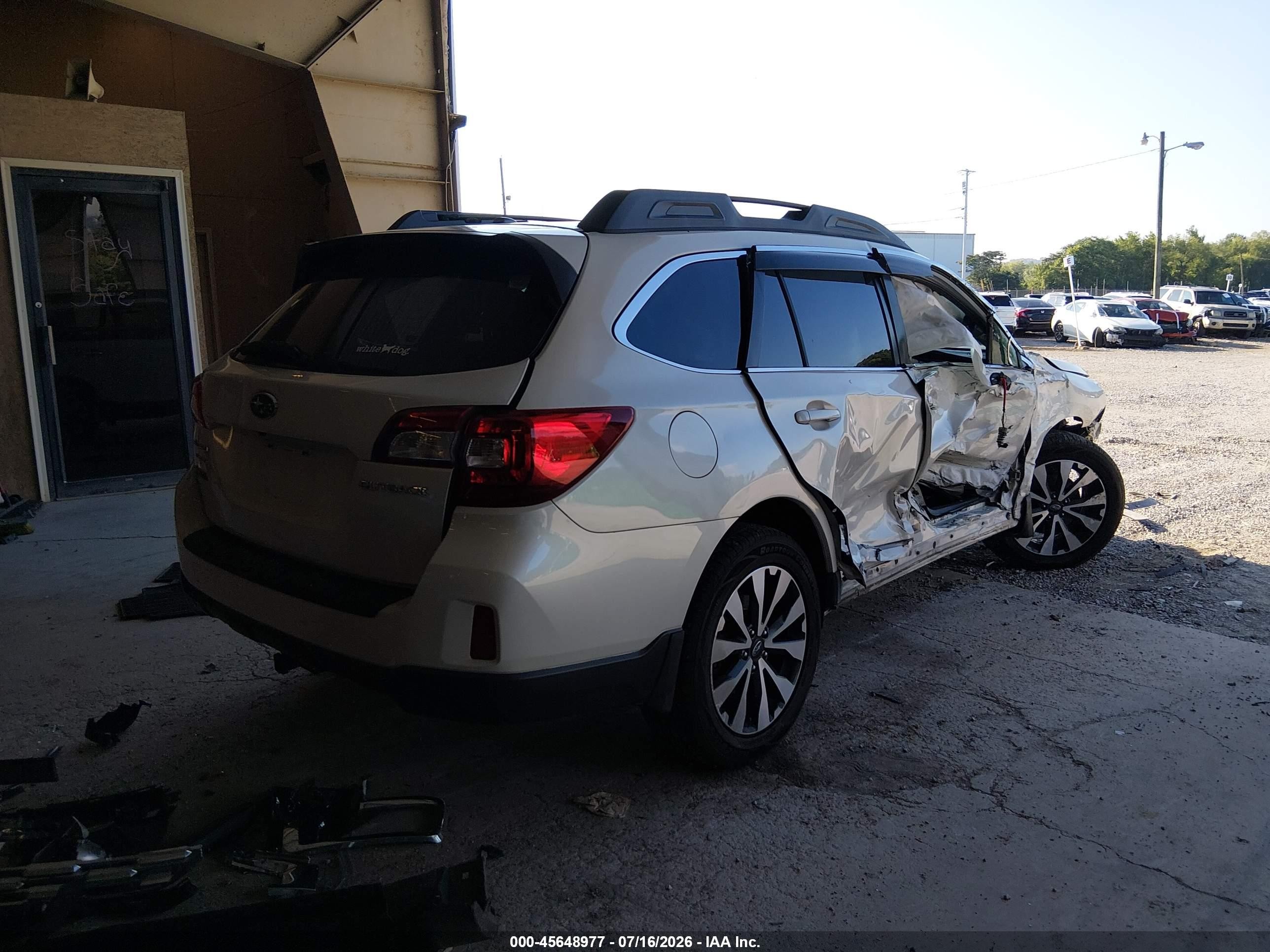 2015 Subaru Outback 2.5i Limited White vin: 4S4BSBNC2F3313586