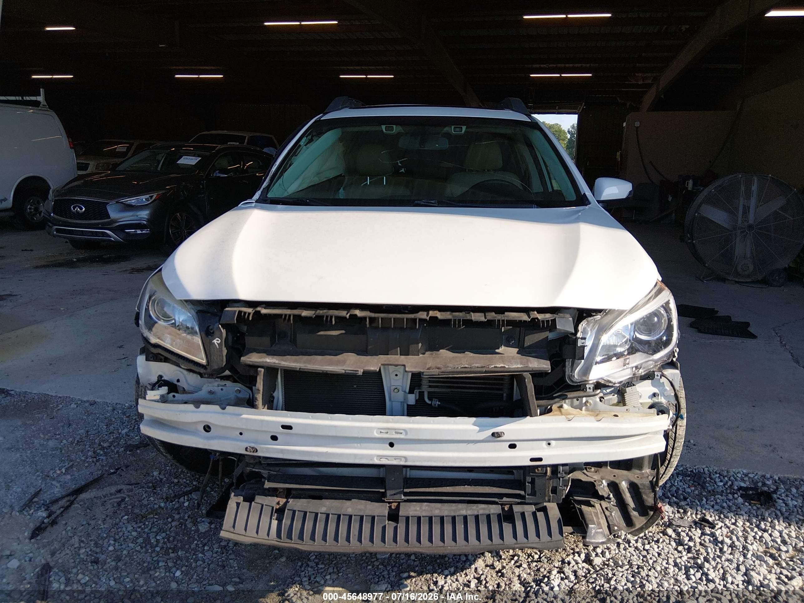 2015 Subaru Outback 2.5i Limited White vin: 4S4BSBNC2F3313586