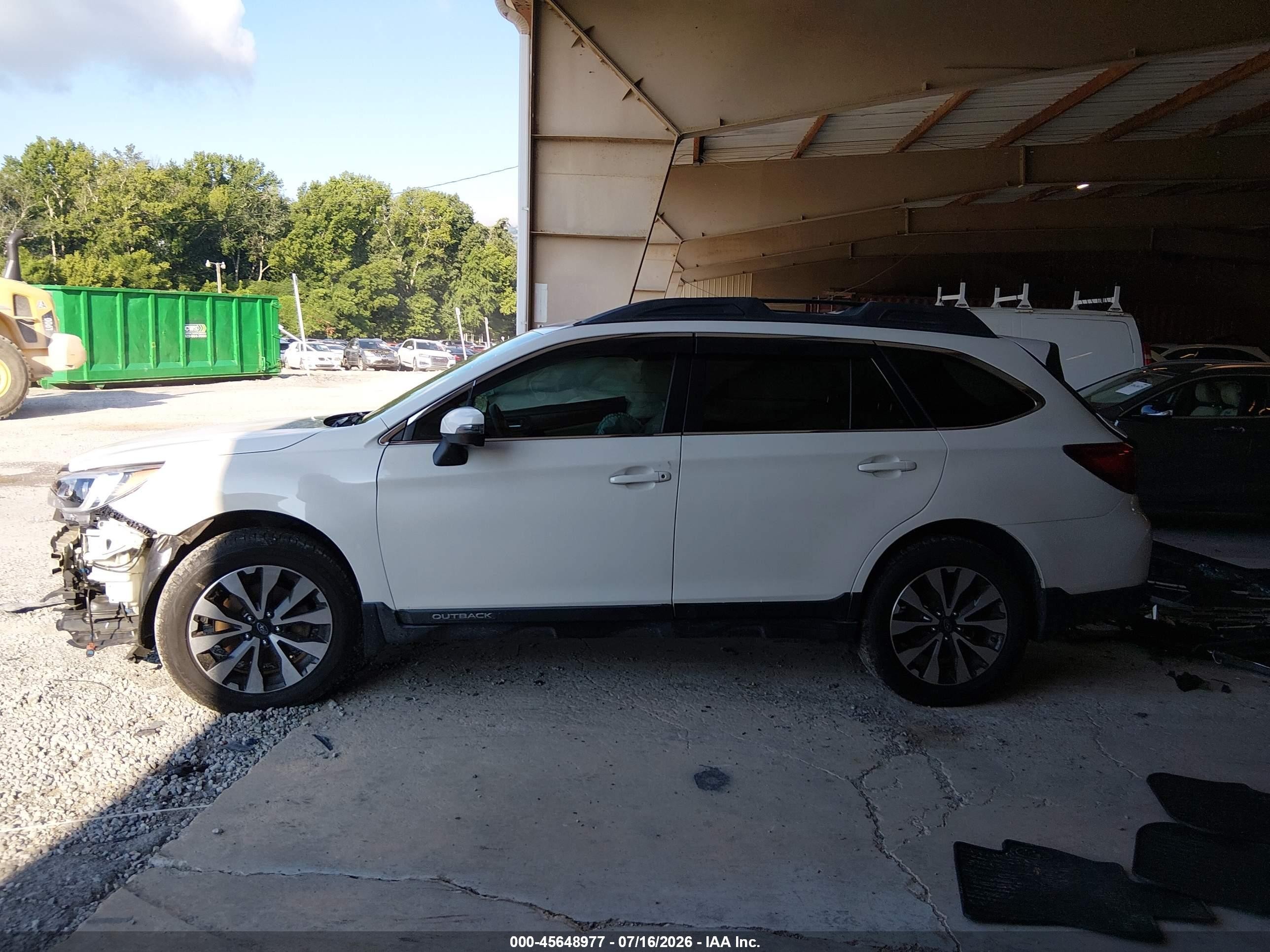 2015 Subaru Outback 2.5i Limited White vin: 4S4BSBNC2F3313586