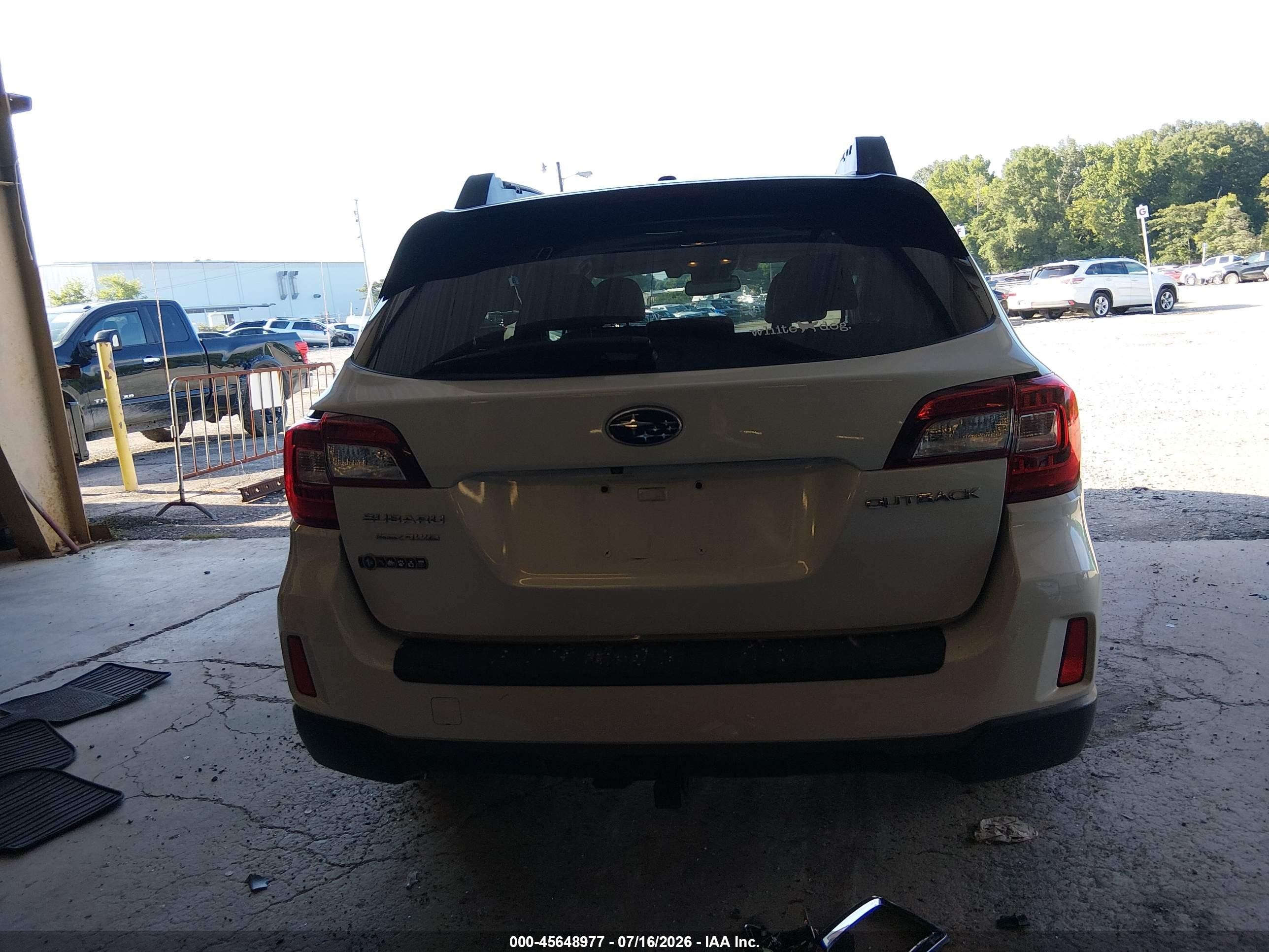 2015 Subaru Outback 2.5i Limited White vin: 4S4BSBNC2F3313586