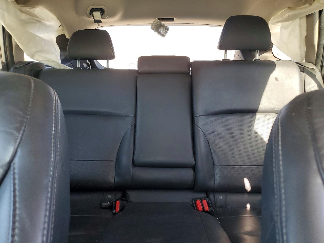 2015 Subaru Outback 2.5i Limited Серебряный vin: 4S4BSBNC2F3346409