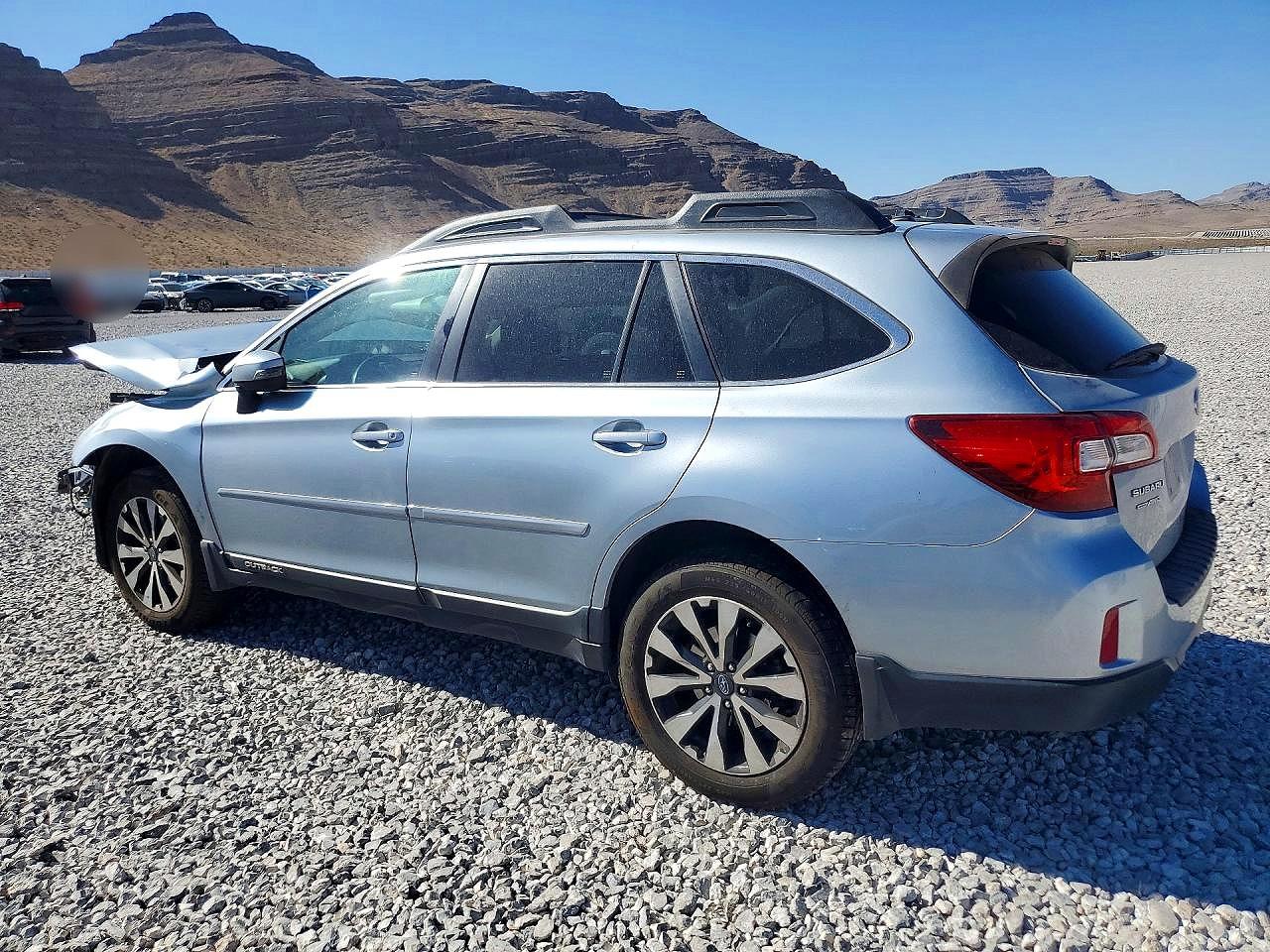 2015 Subaru Outback 2.5i Limited Серебряный vin: 4S4BSBNC2F3346409