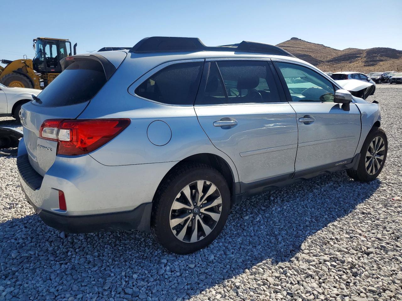 2015 Subaru Outback 2.5i Limited Серебряный vin: 4S4BSBNC2F3346409