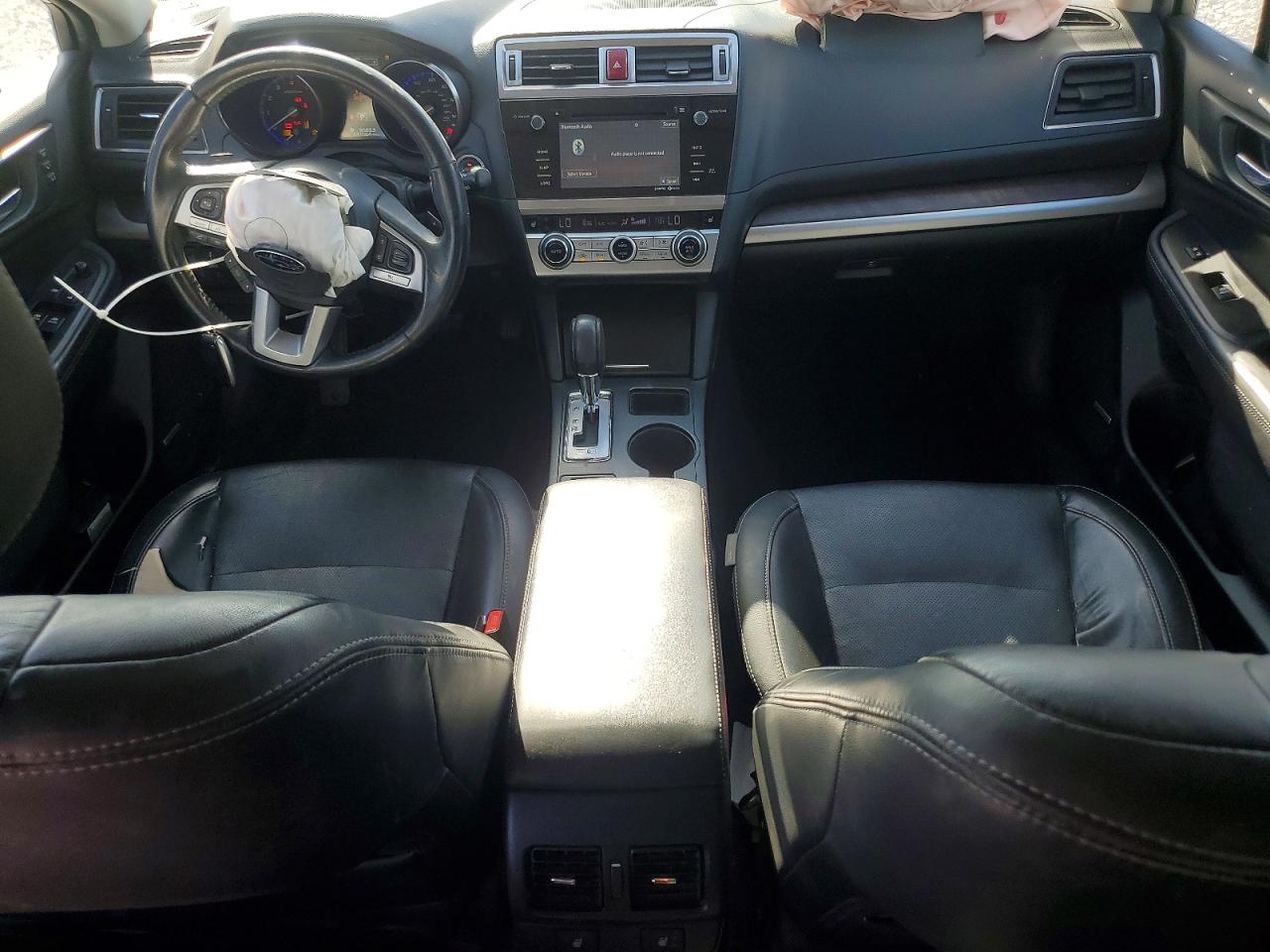 2015 Subaru Outback 2.5i Limited Серебряный vin: 4S4BSBNC2F3346409