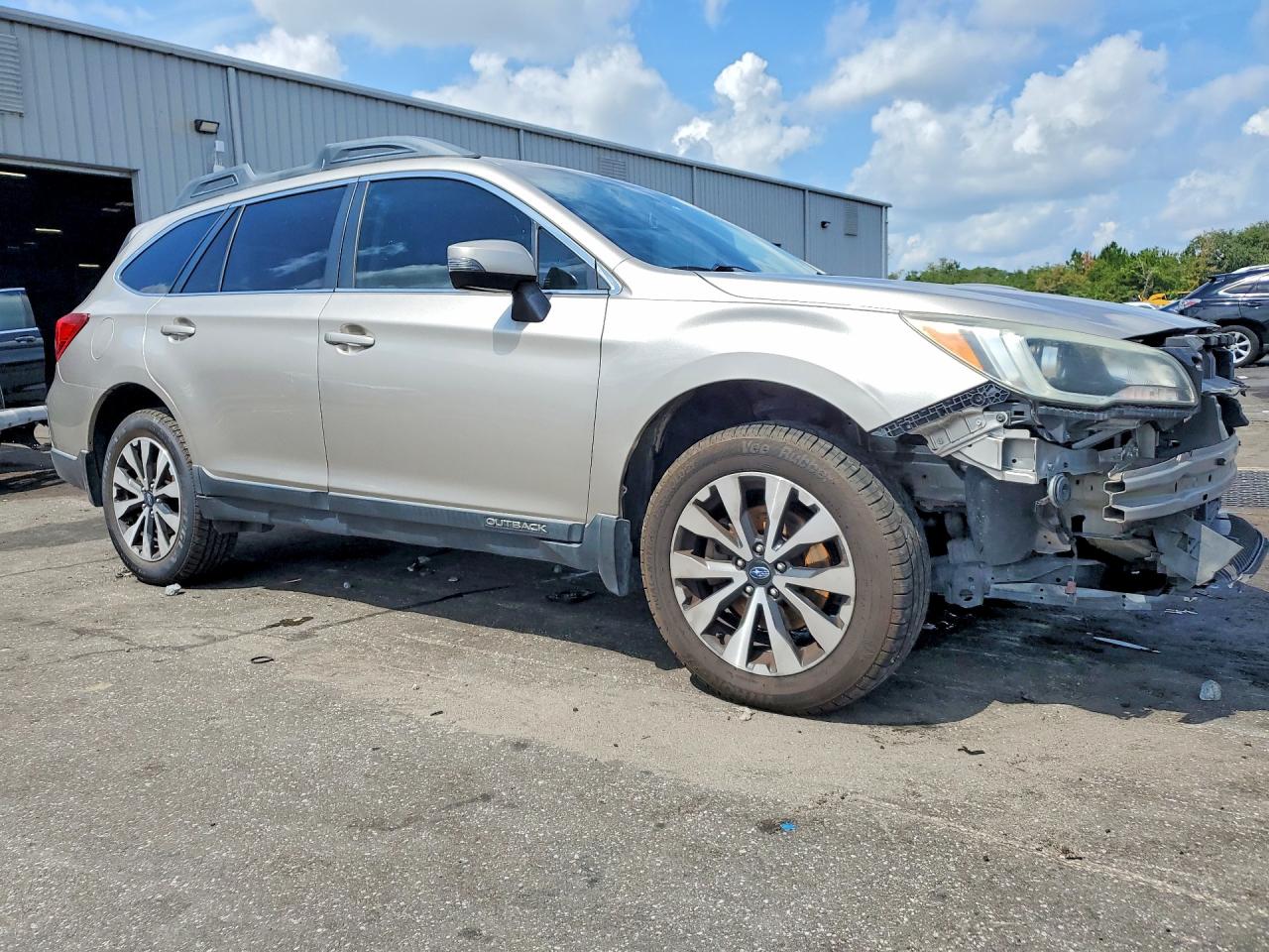 2015 Subaru Outback 2.5i Limited Silver vin: 4S4BSBNC4F3340174
