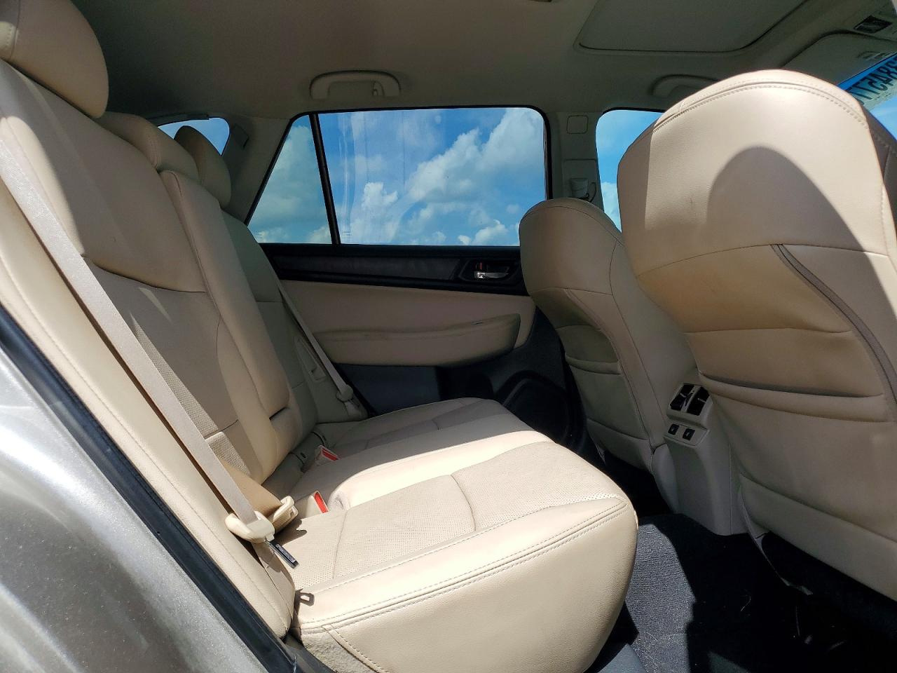2015 Subaru Outback 2.5i Limited Silver vin: 4S4BSBNC4F3340174