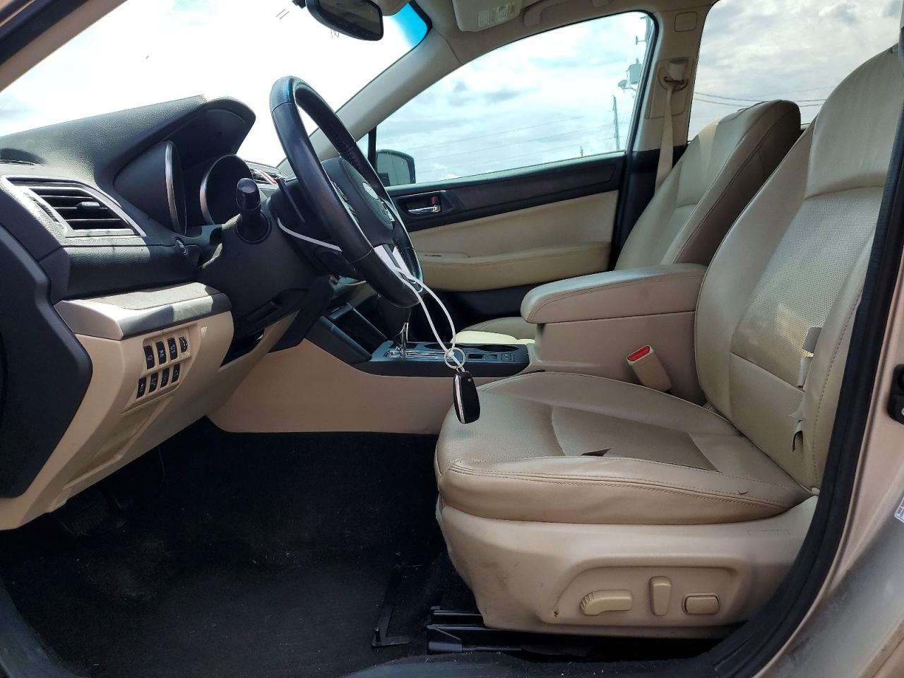 2015 Subaru Outback 2.5i Limited Silver vin: 4S4BSBNC4F3340174