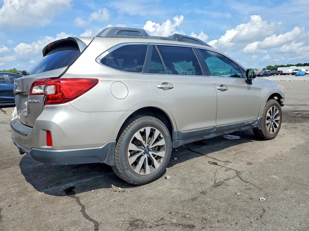 2015 Subaru Outback 2.5i Limited Silver vin: 4S4BSBNC4F3340174