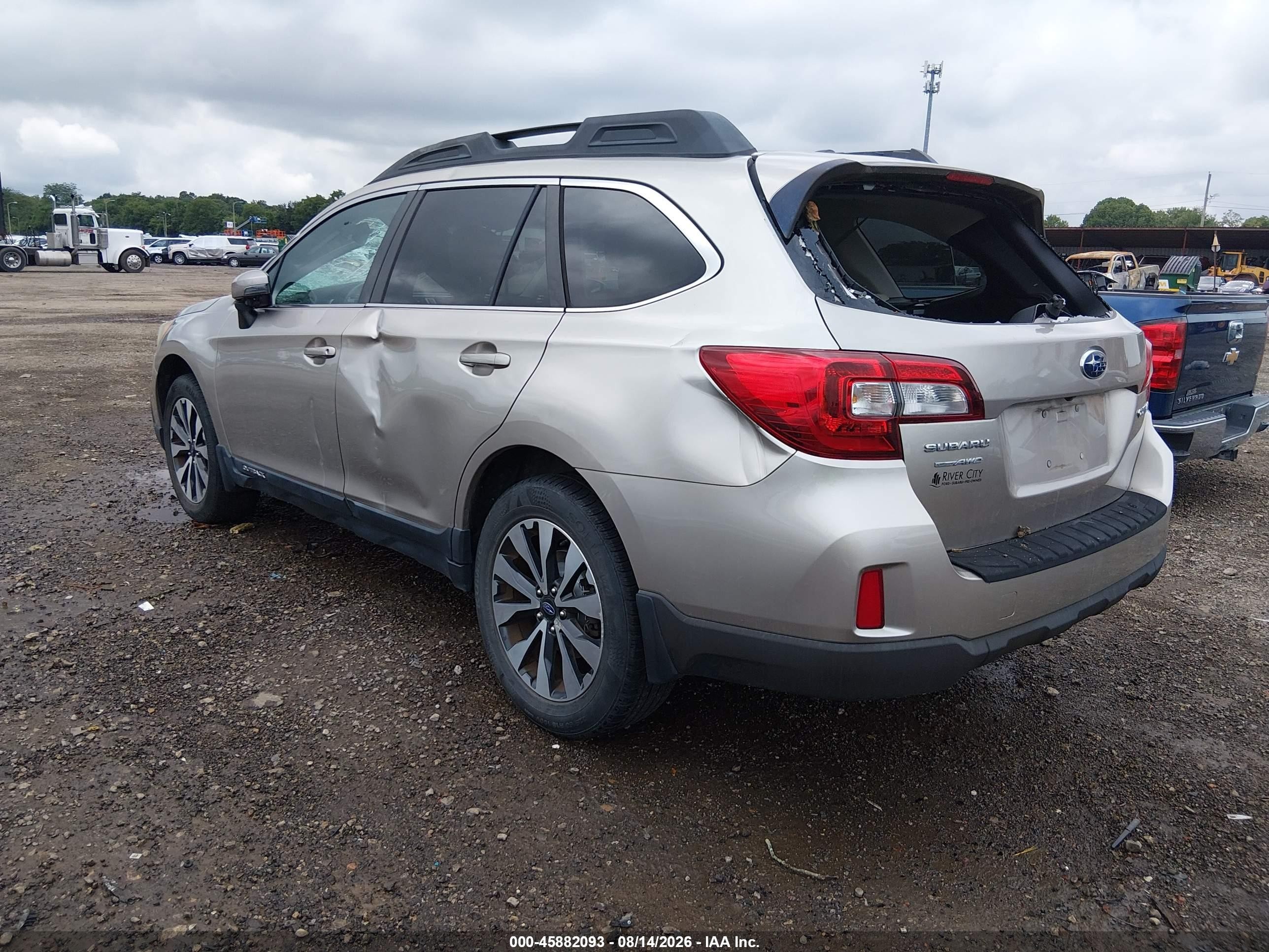 2015 Subaru Outback 2.5i Limited Silver vin: 4S4BSBNC4F3361932