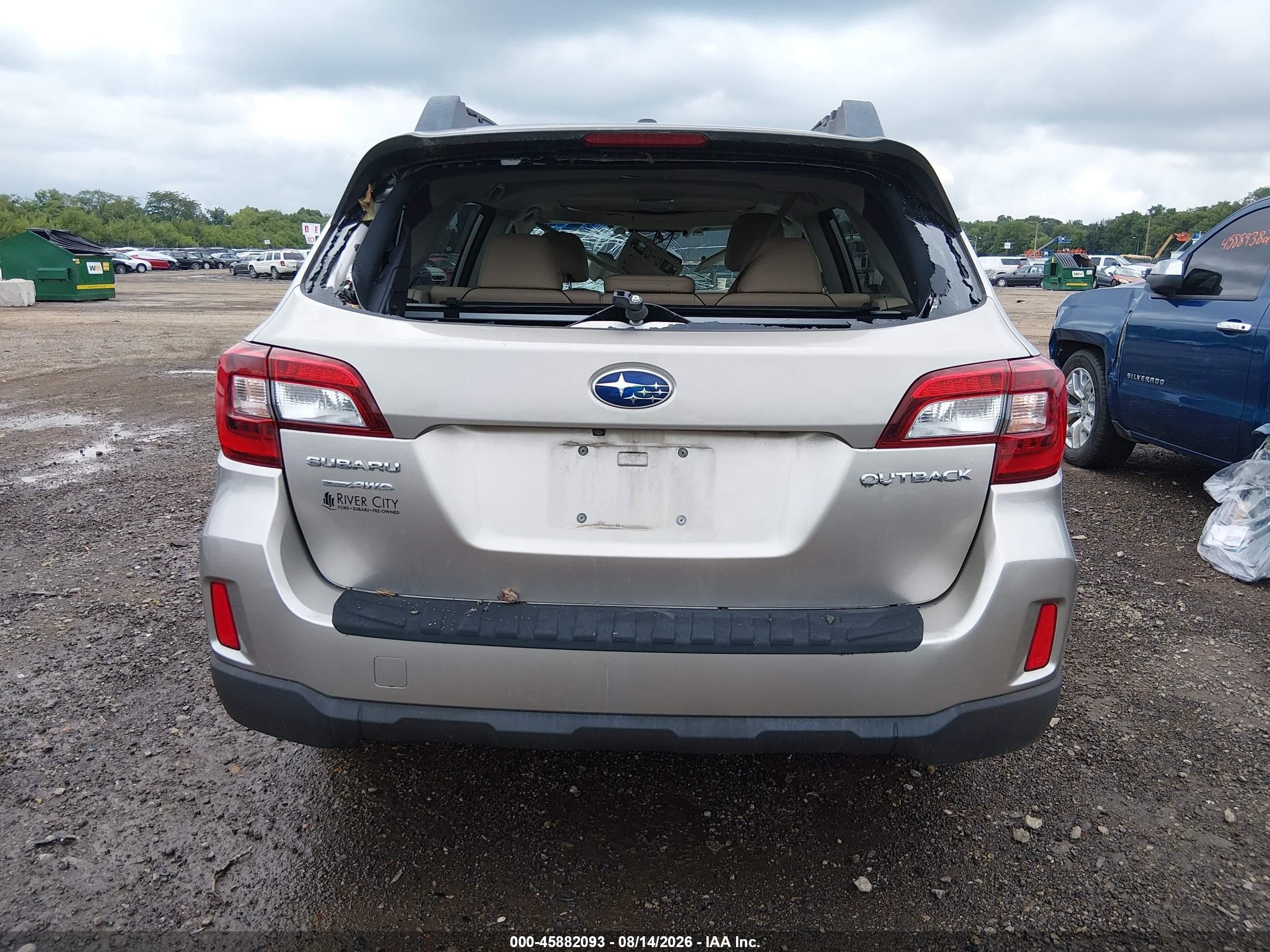 2015 Subaru Outback 2.5i Limited Silver vin: 4S4BSBNC4F3361932