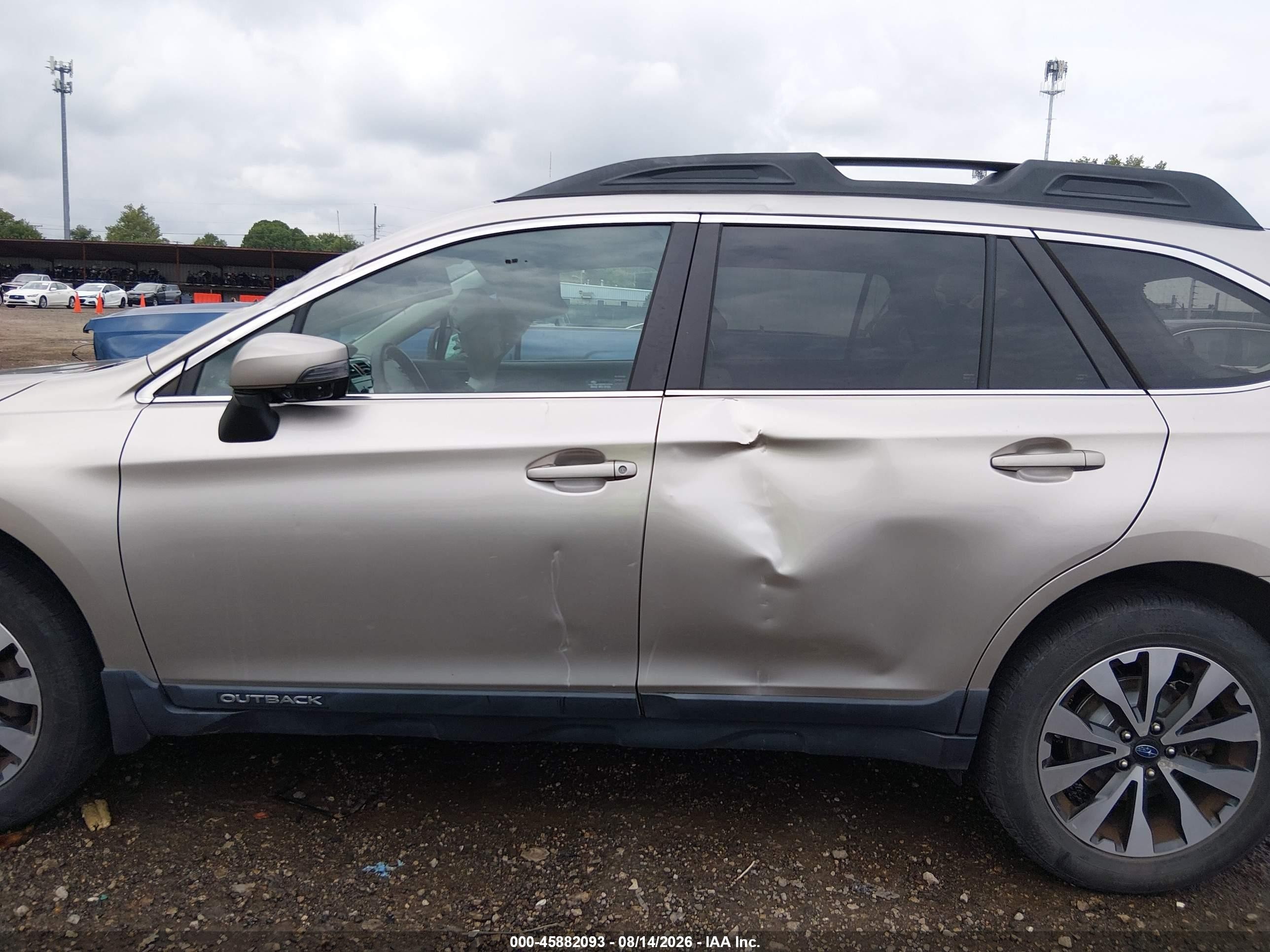 2015 Subaru Outback 2.5i Limited Silver vin: 4S4BSBNC4F3361932
